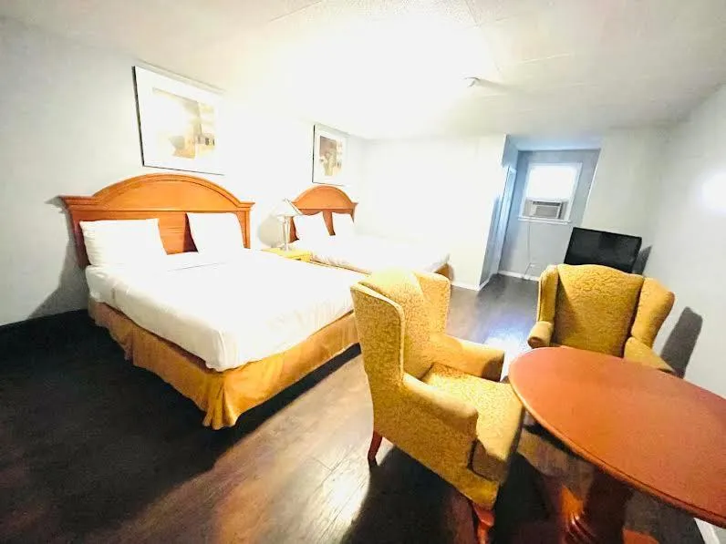 Bed in A1 Inn Niagara Falls