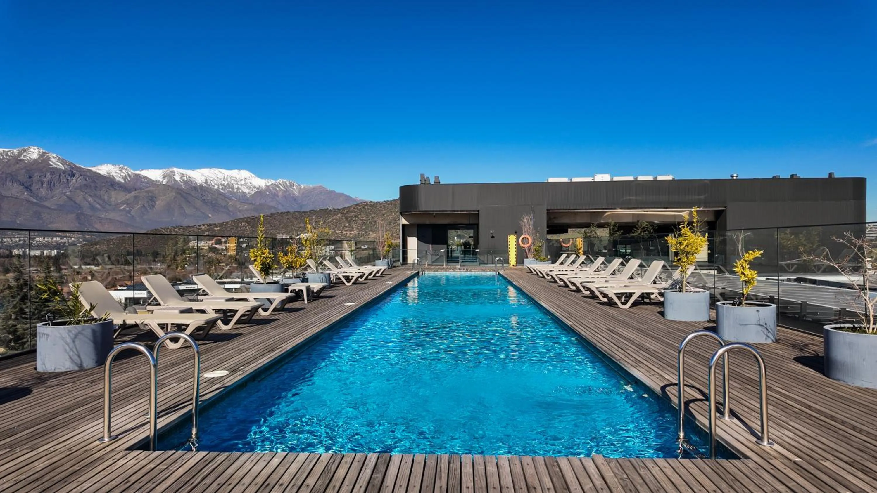 Swimming pool in Nucleo Mayor Apart