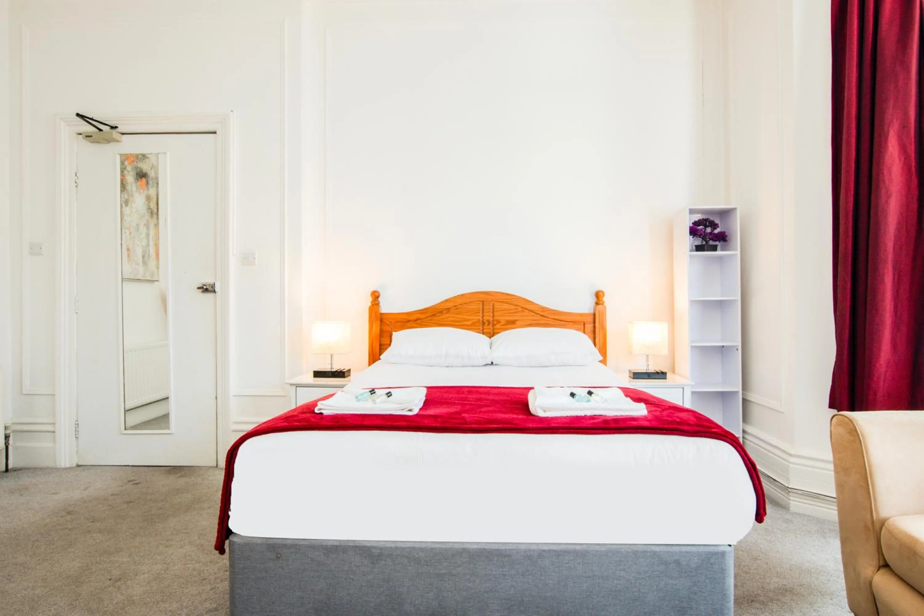 Bedroom, Bed in OYO The Lodge Bournemouth