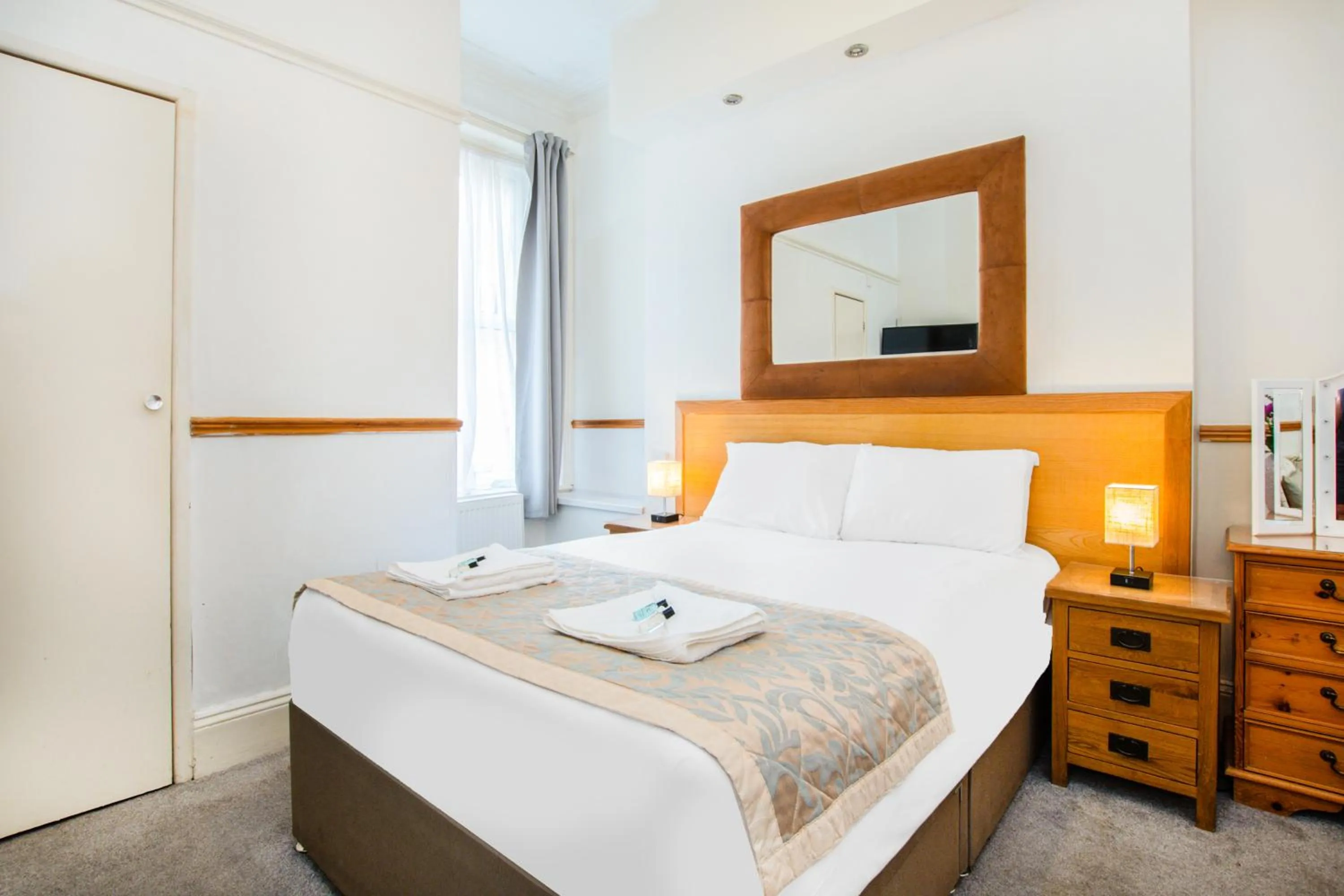 Bedroom, Bed in OYO The Lodge Bournemouth