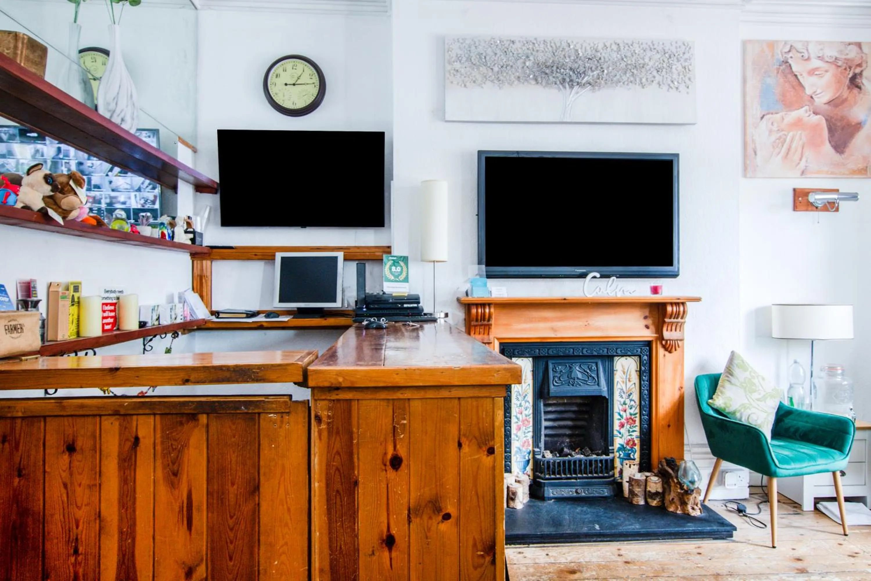 Lobby or reception in OYO The Lodge Bournemouth