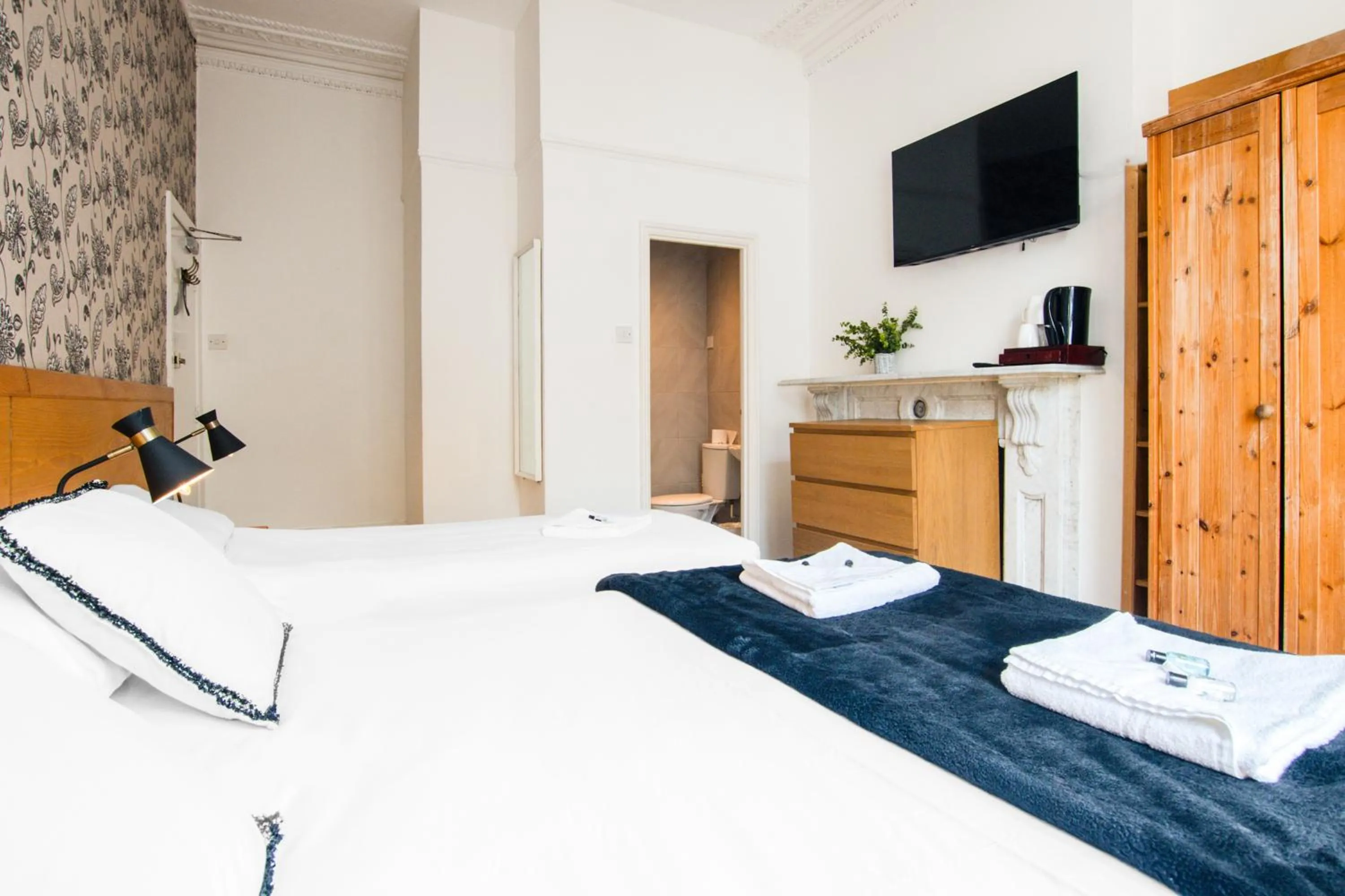 Bedroom, Bed in OYO The Lodge Bournemouth