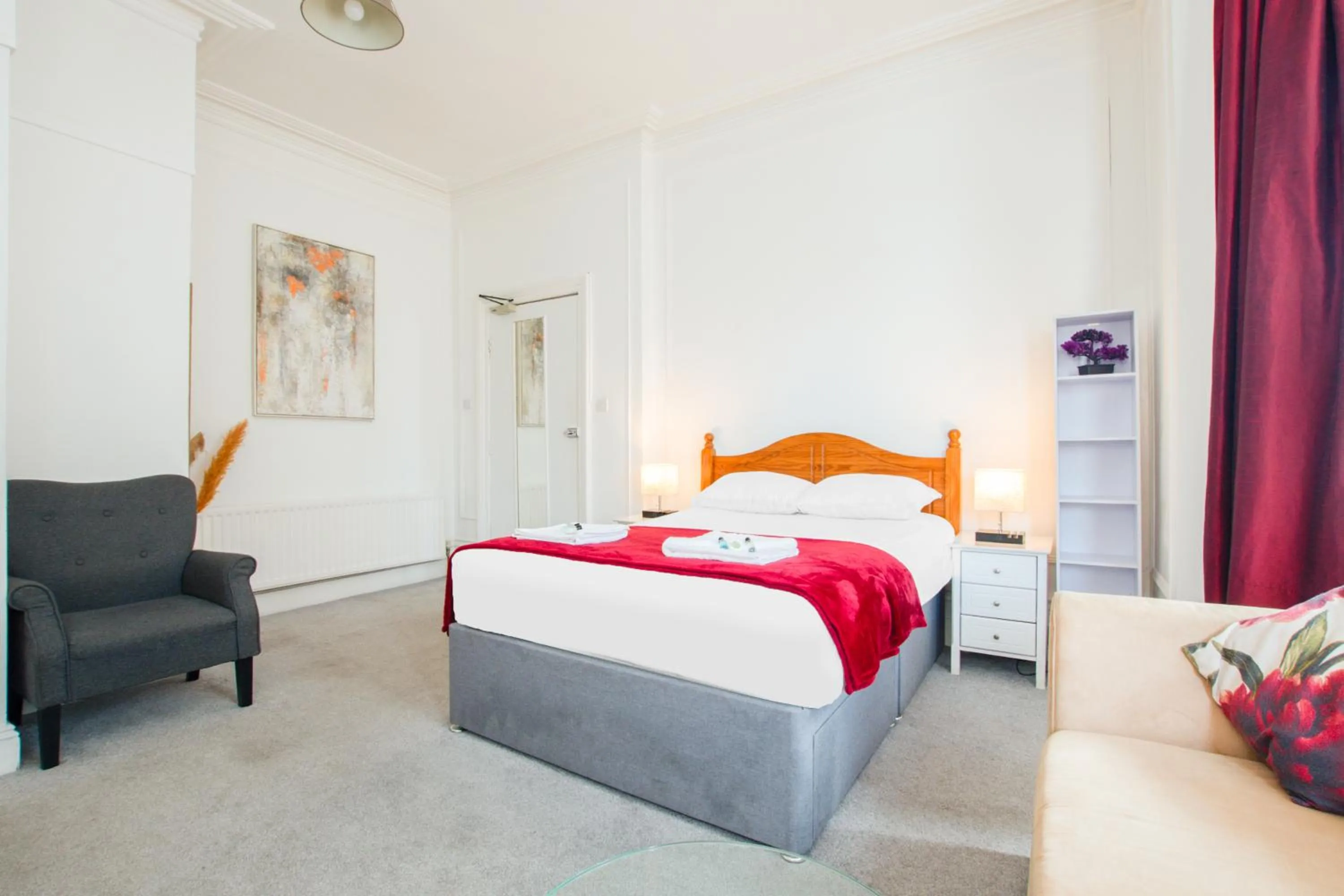 Bedroom, Bed in OYO The Lodge Bournemouth