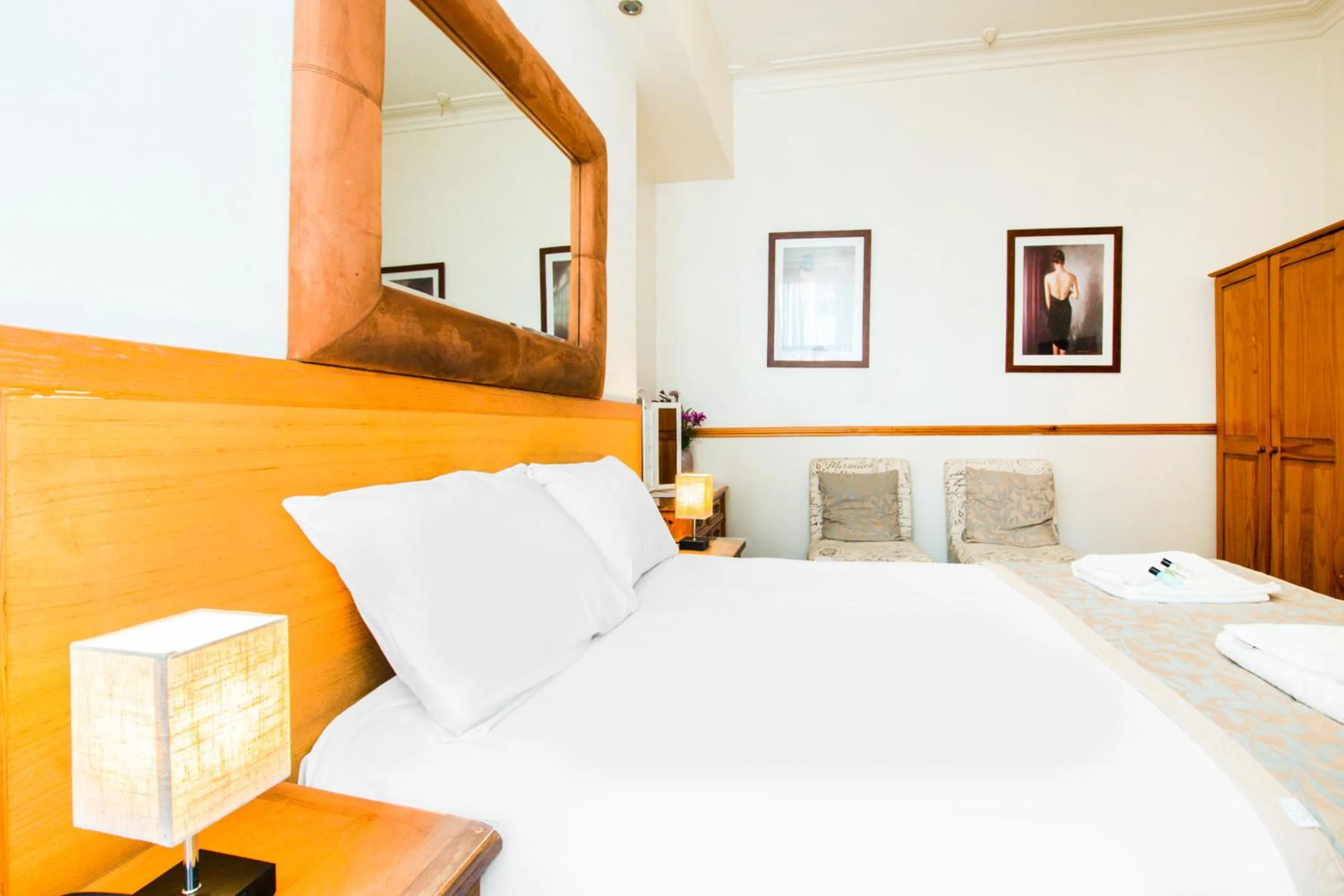 Bedroom, Bed in OYO The Lodge Bournemouth