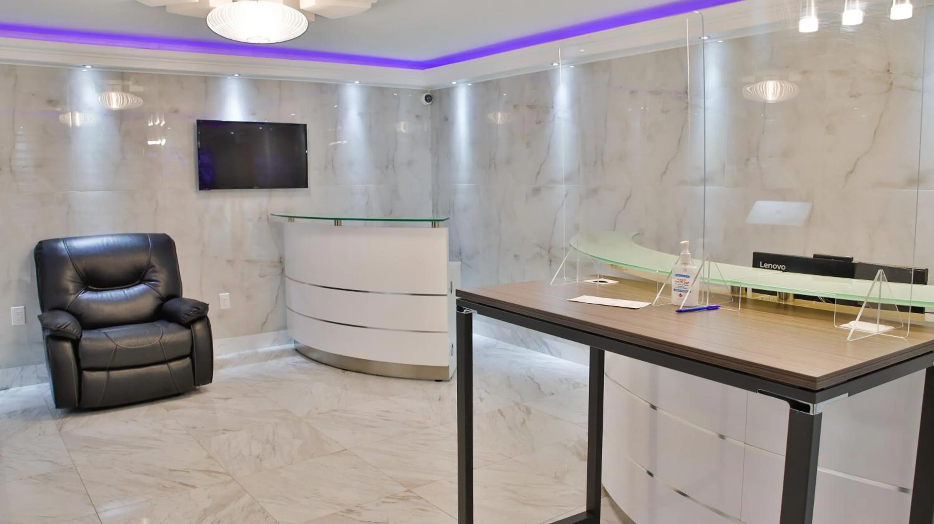 Lobby or reception in Diplomat Inn