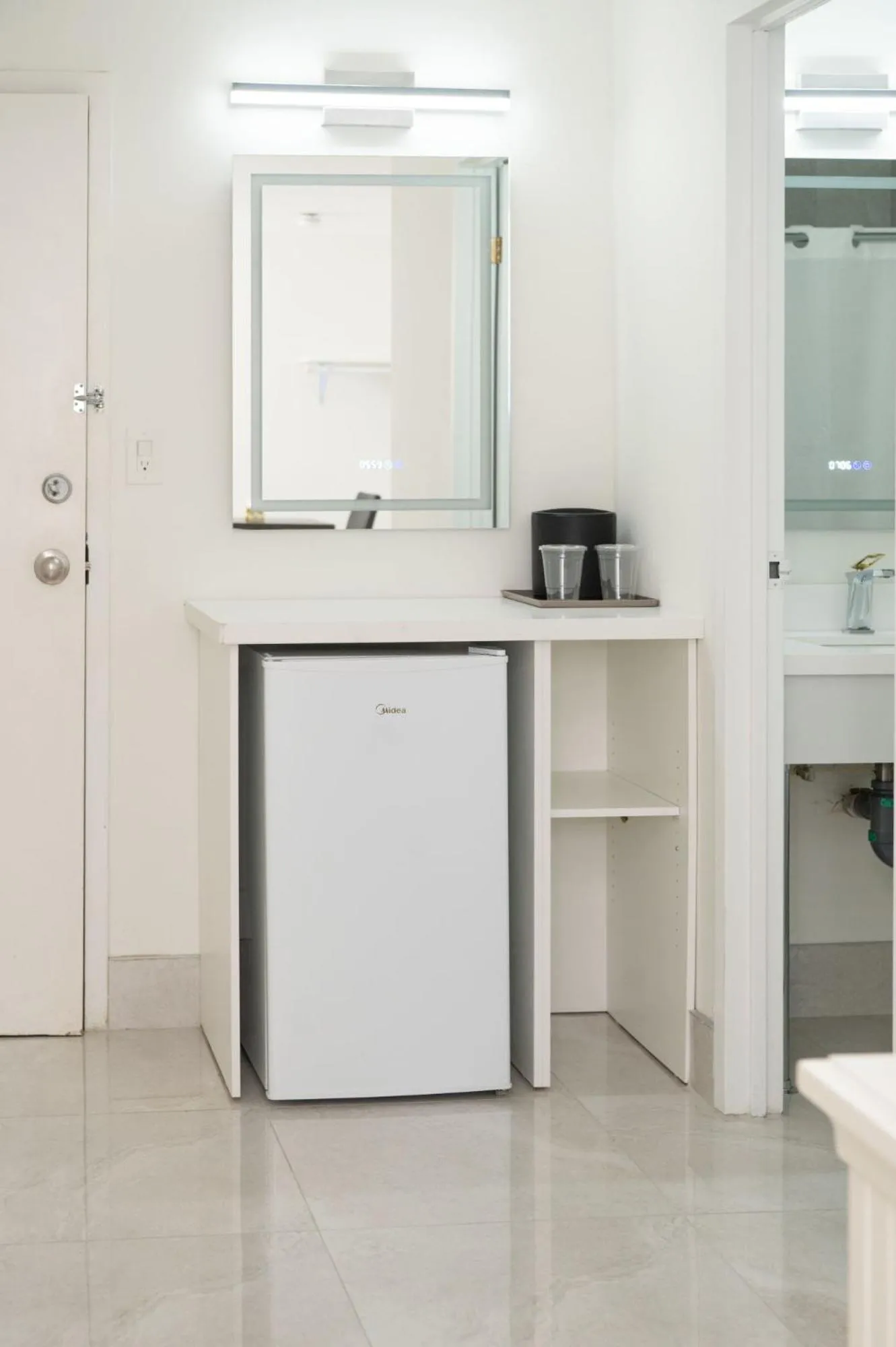 Kitchen or kitchenette in Diplomat Inn