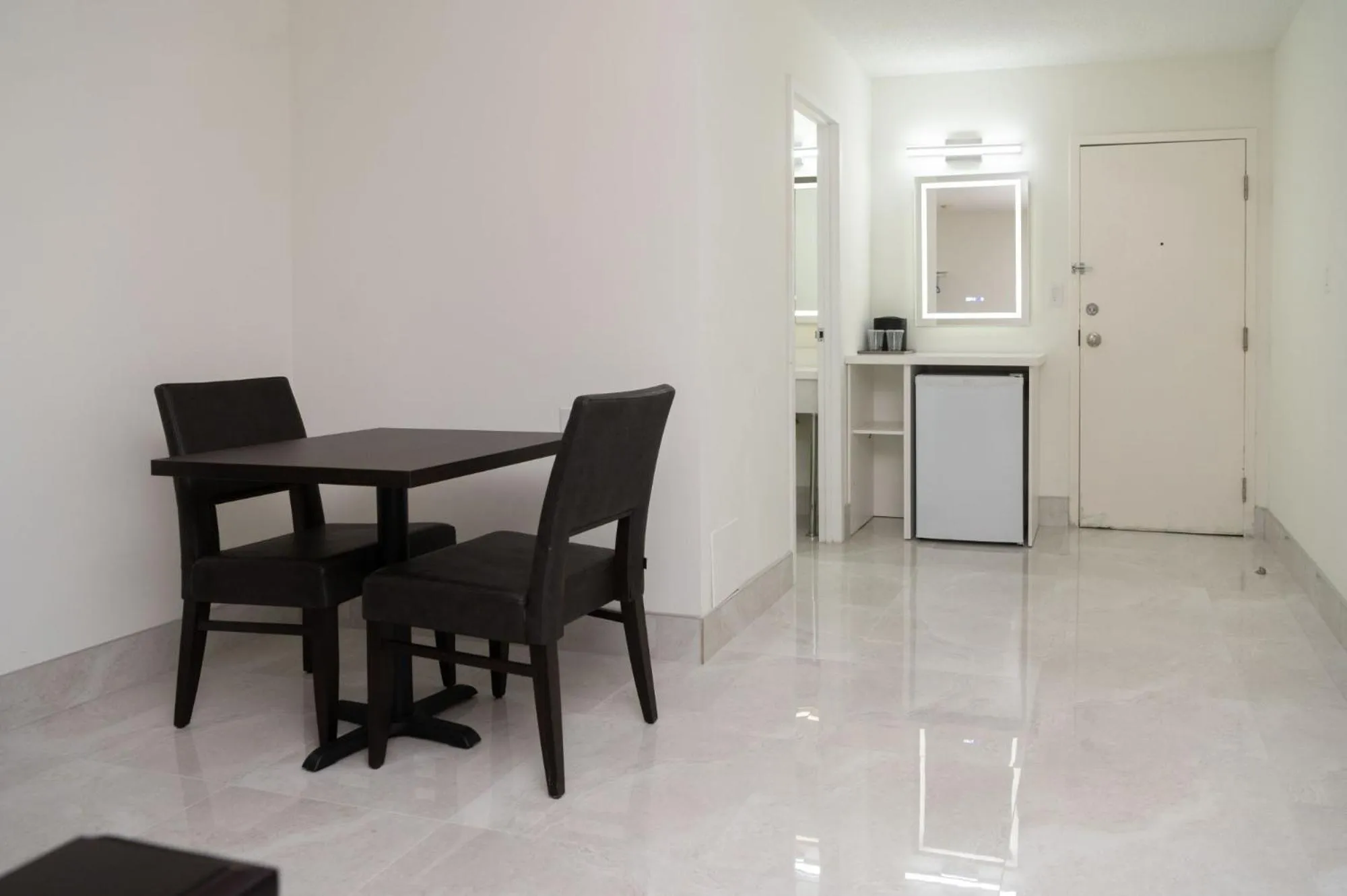 Seating area in Diplomat Inn