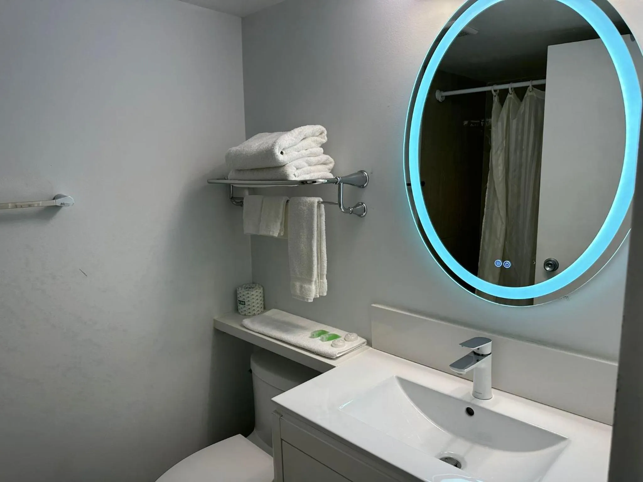 Bathroom in Diplomat Inn