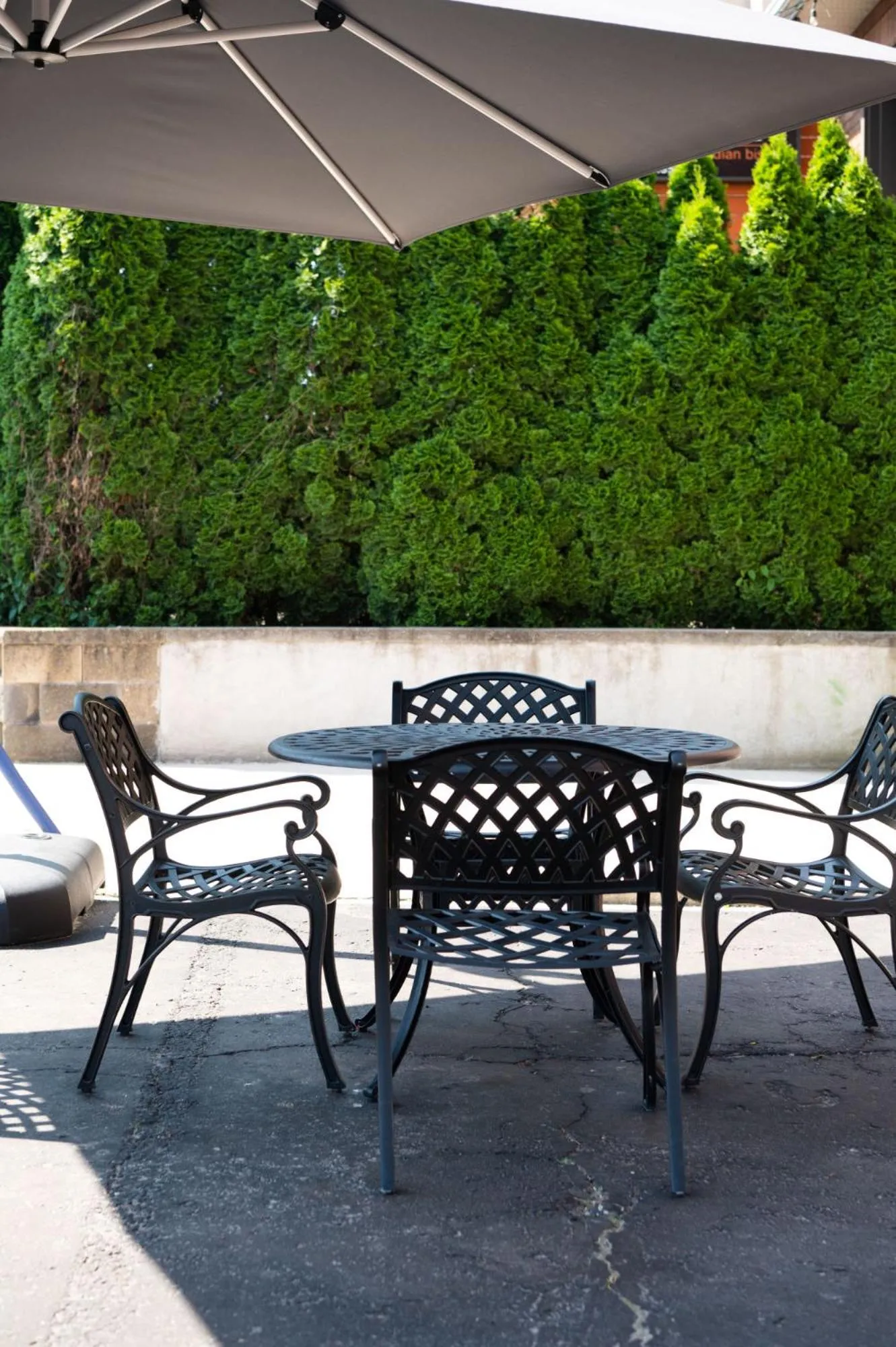 Patio in Diplomat Inn