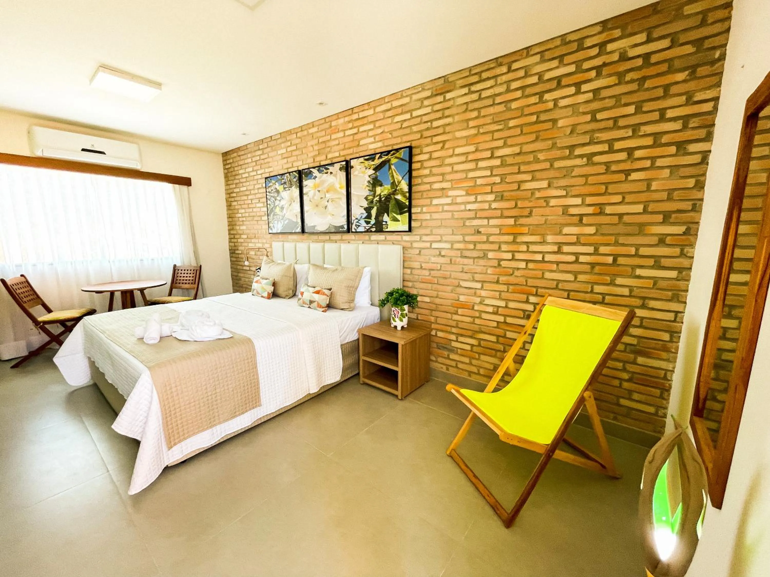 Photo of the whole room, Bed in Pousada das Flores