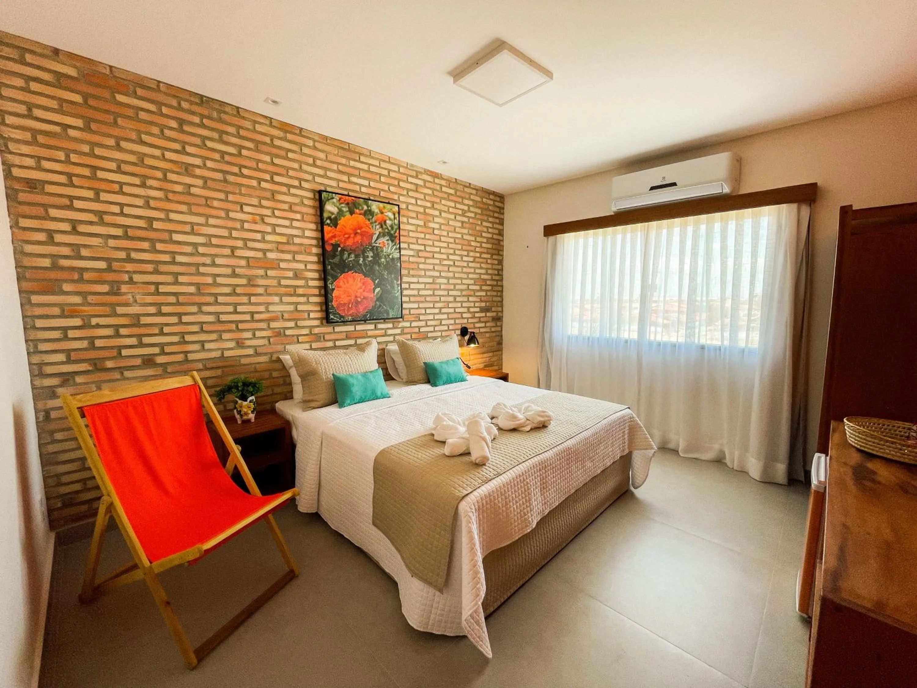 Photo of the whole room, Bed in Pousada das Flores