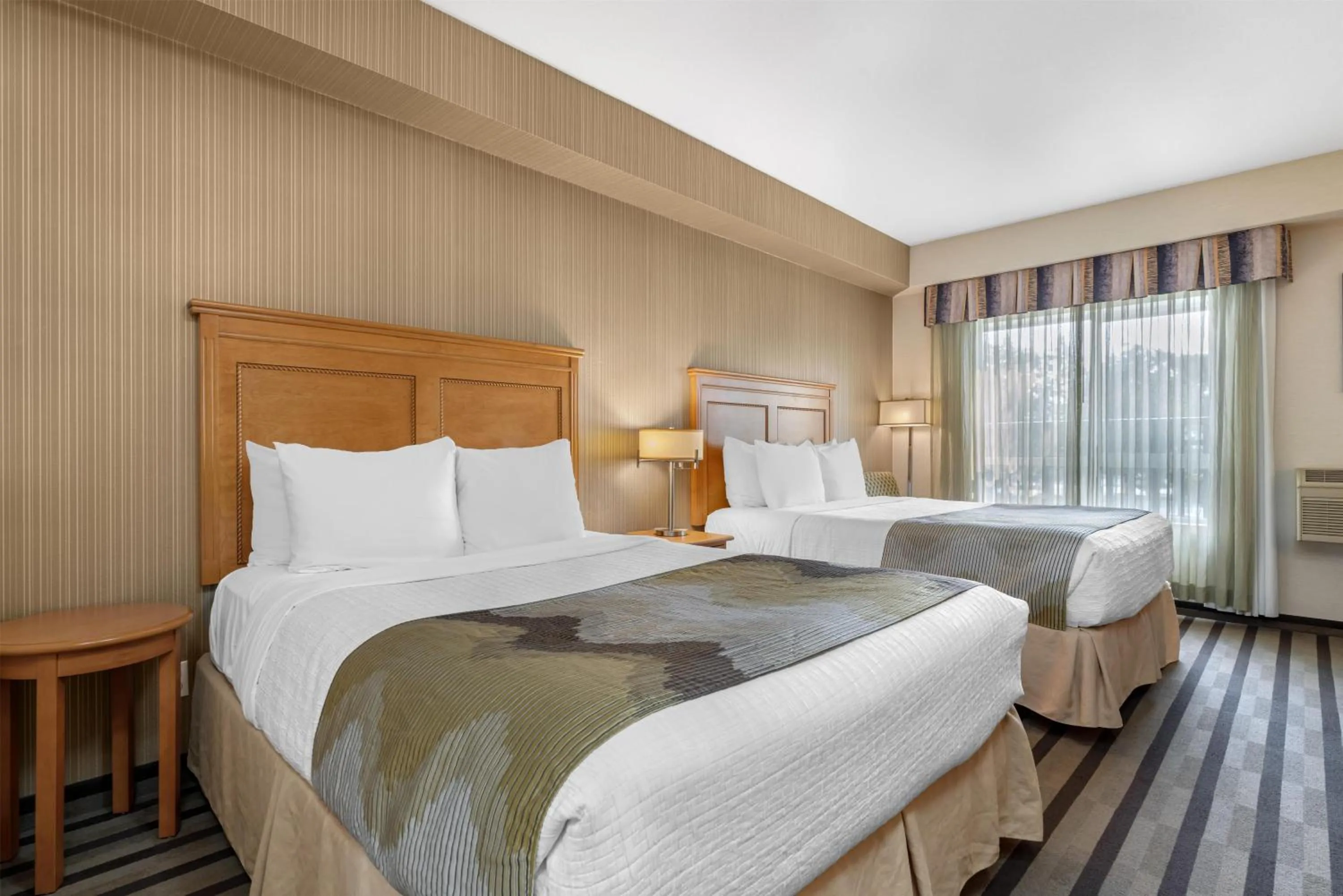 Bedroom, Bed in Best Western King George Inn & Suites