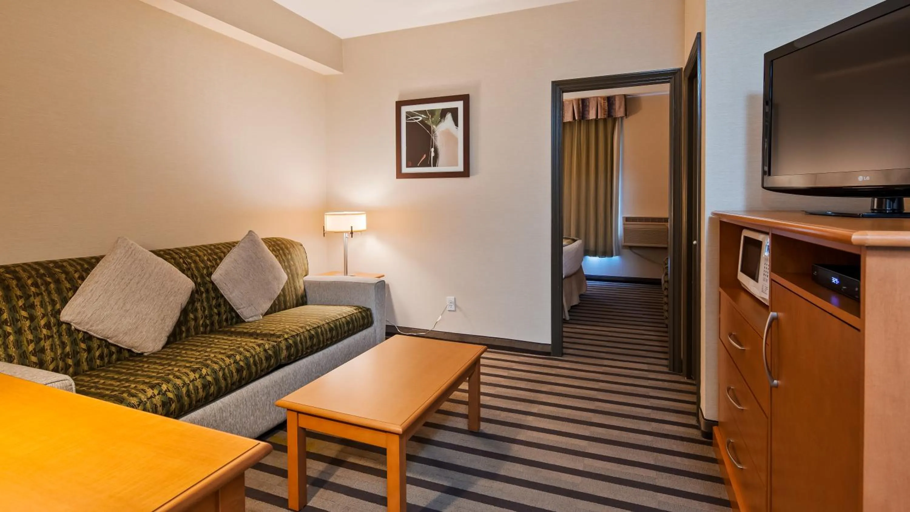 TV and multimedia, Bed in Best Western King George Inn & Suites