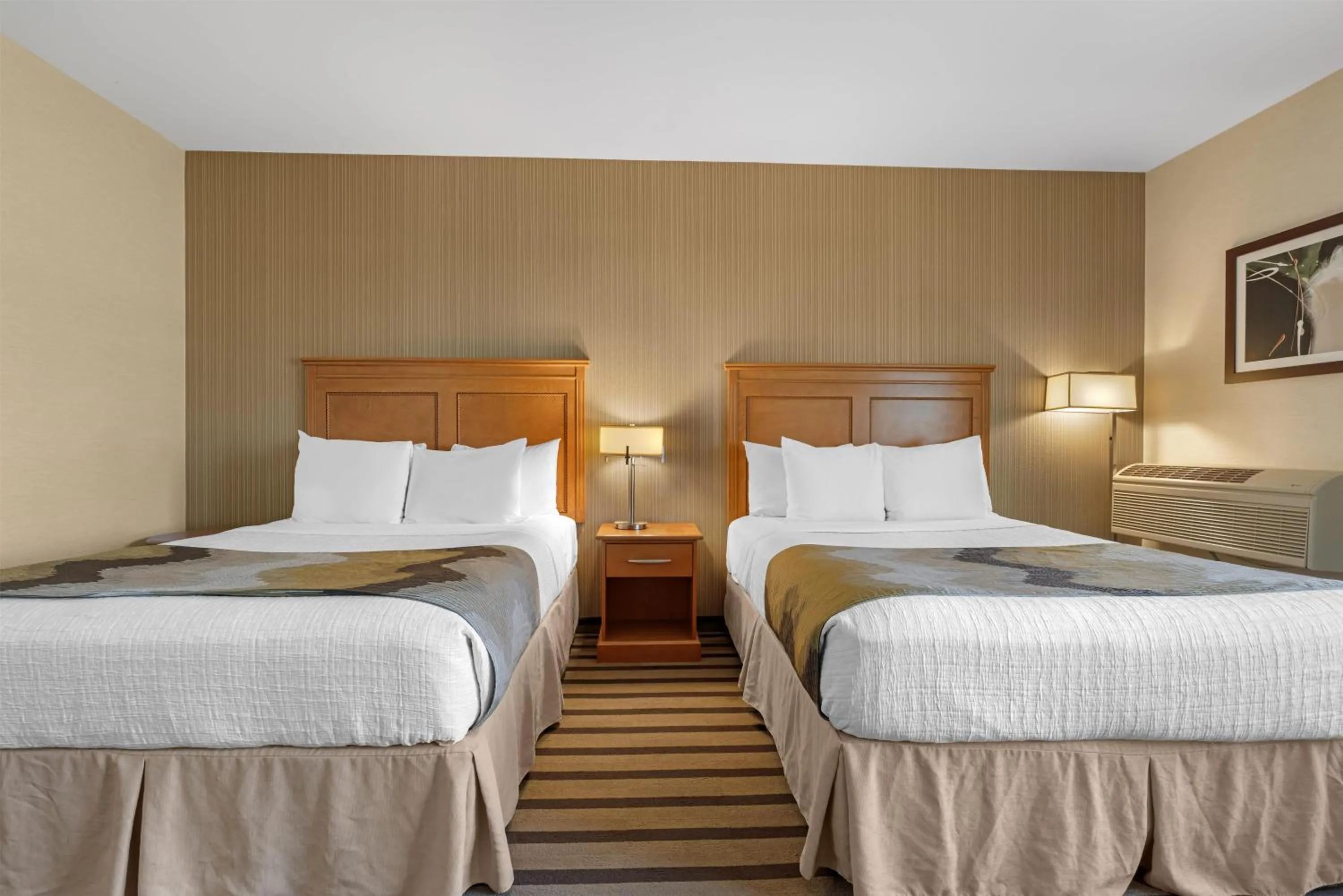 Bedroom, Bed in Best Western King George Inn & Suites