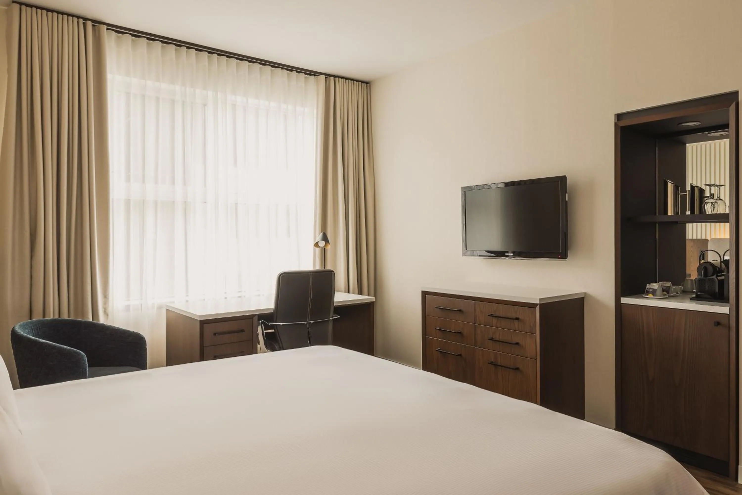 Bed in Hotel Chateau Laurier Québec