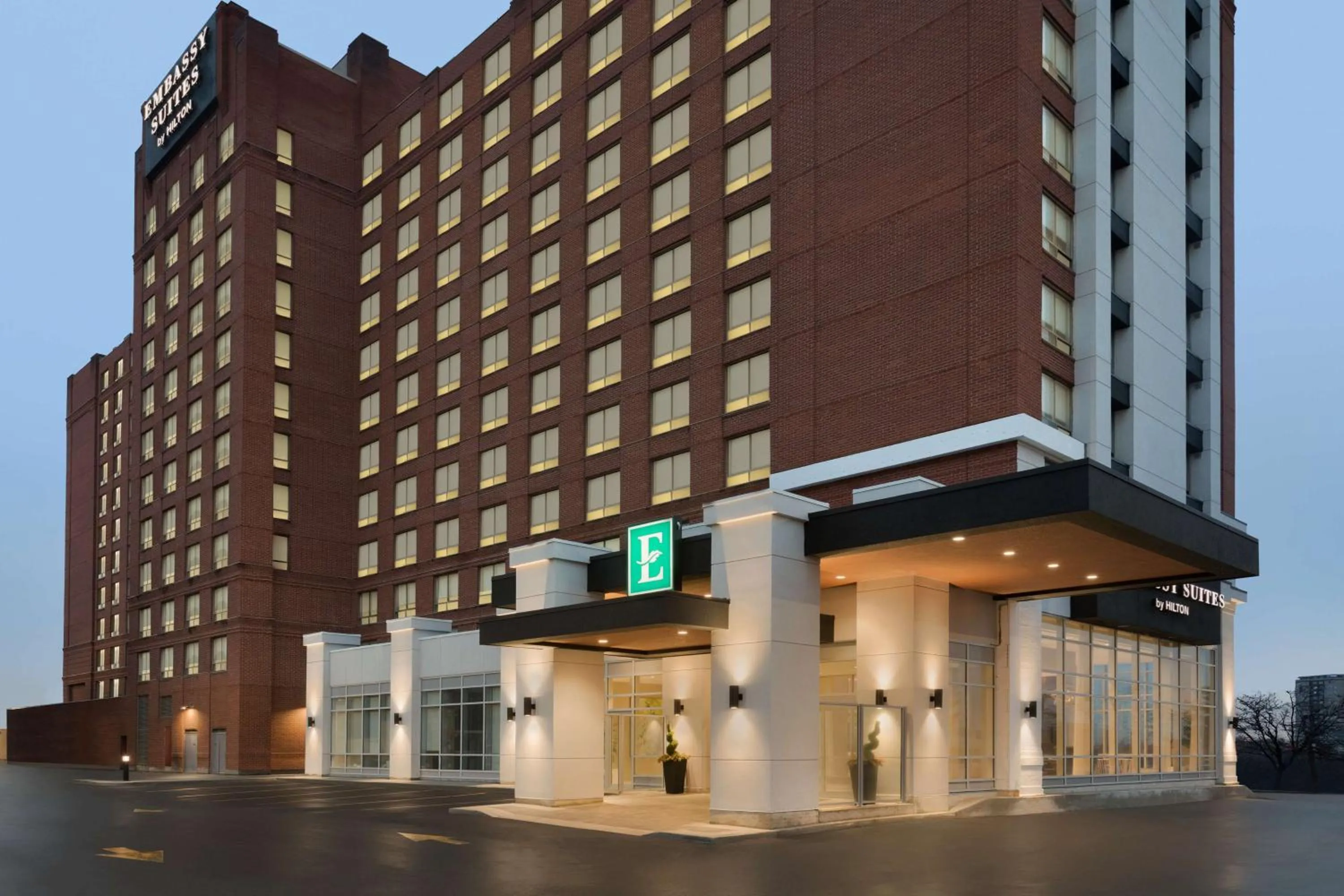 Property building in Embassy Suites By Hilton Toronto Airport