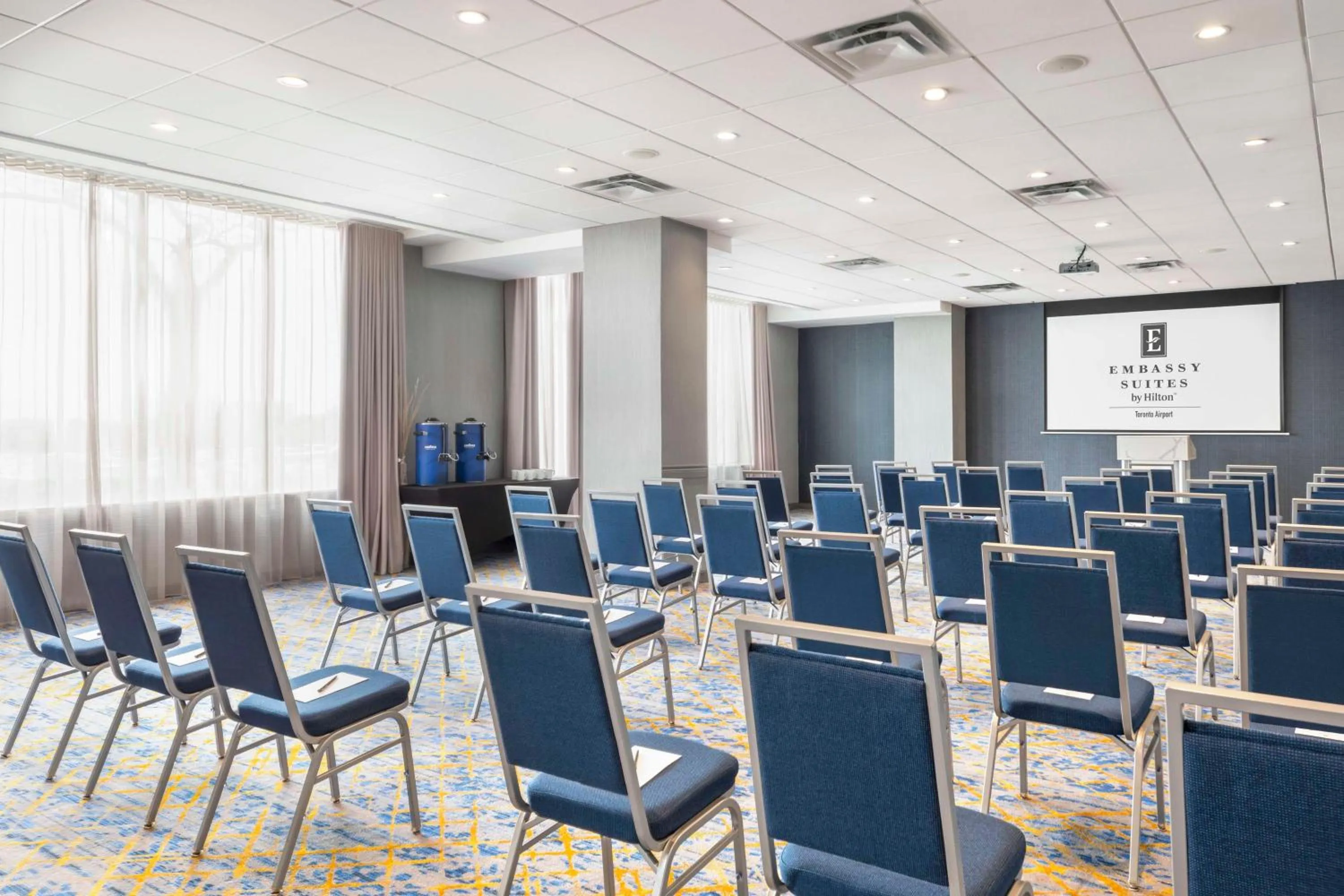 Meeting/conference room in Embassy Suites By Hilton Toronto Airport