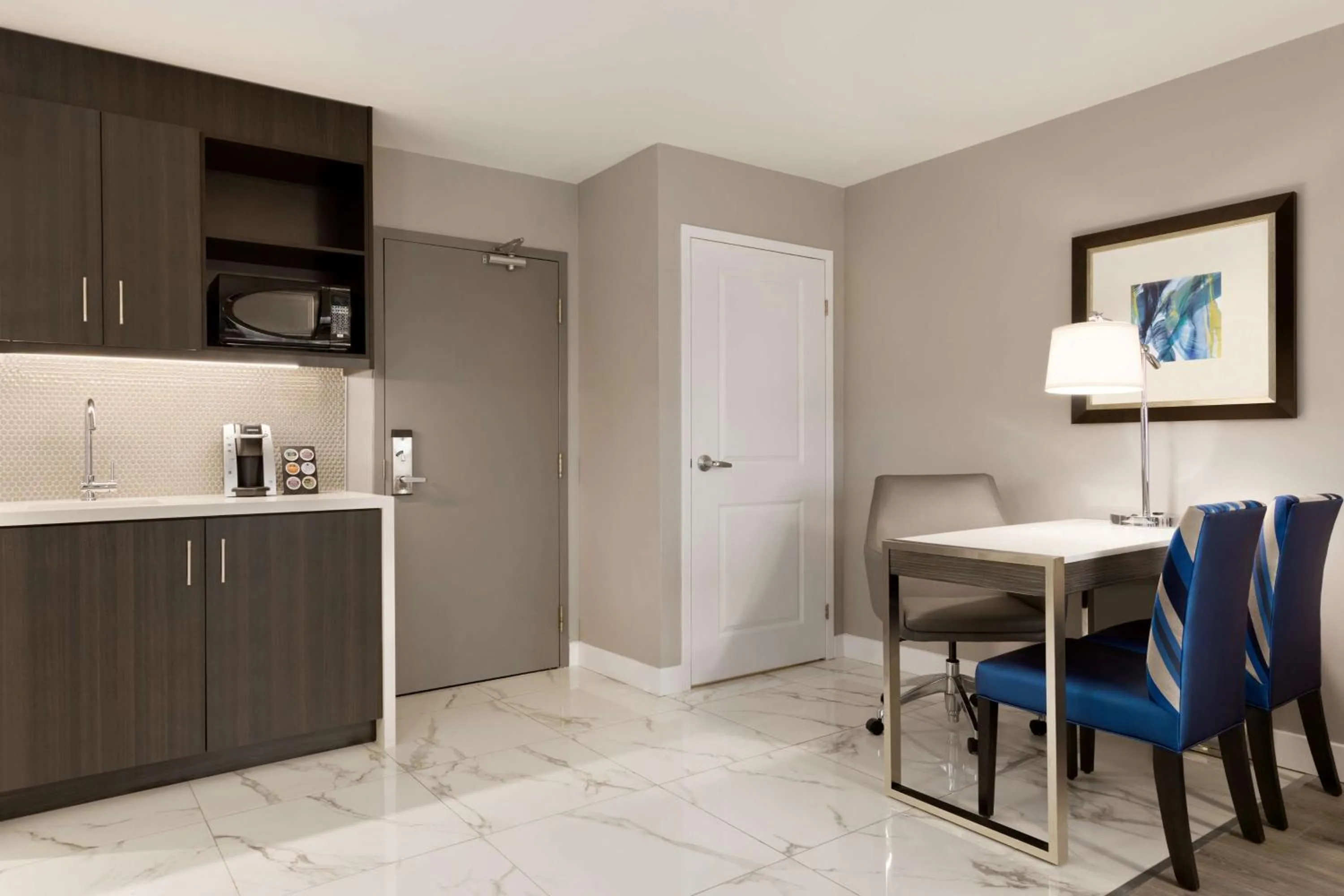 Bedroom in Embassy Suites By Hilton Toronto Airport