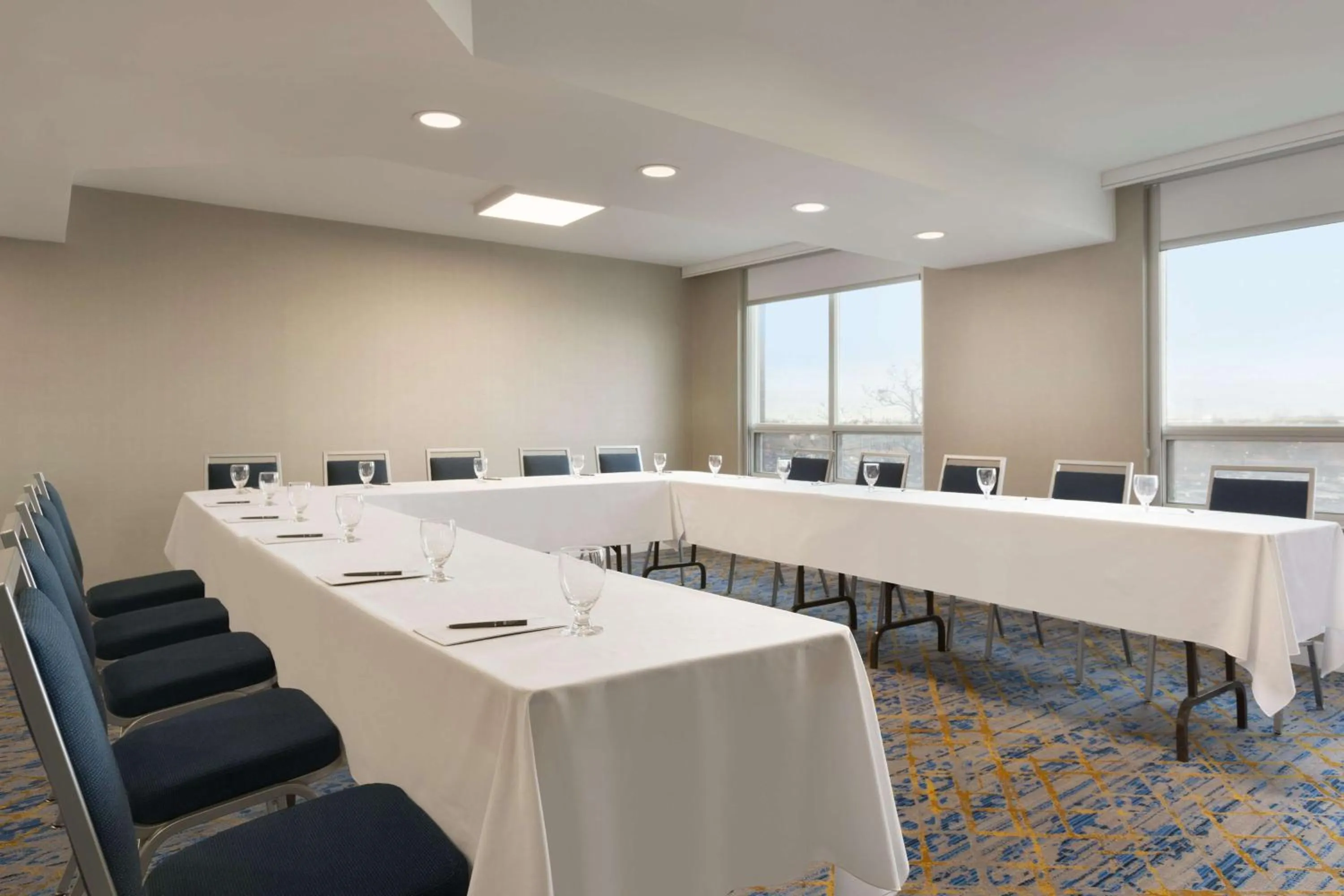Meeting/conference room in Embassy Suites By Hilton Toronto Airport