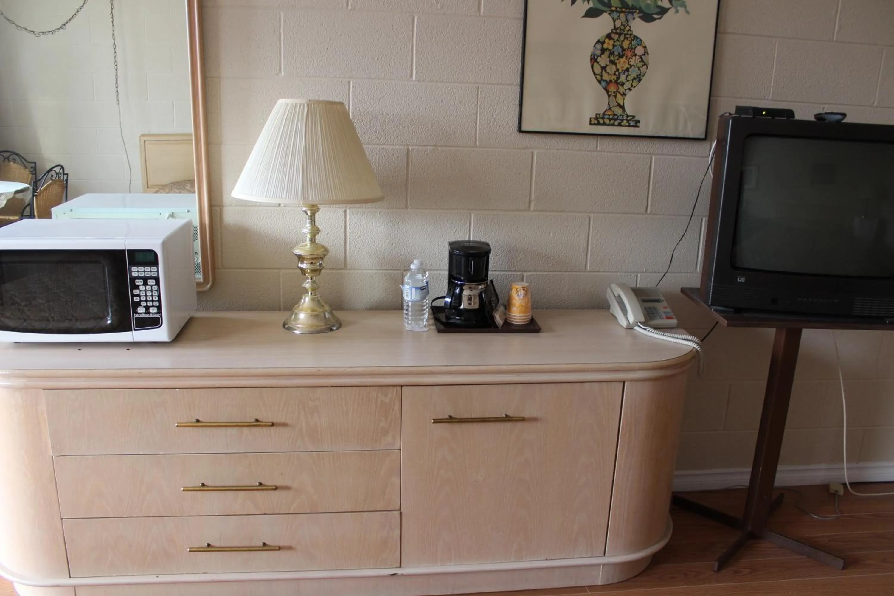 Coffee/tea facilities in Ritz Inn Niagara