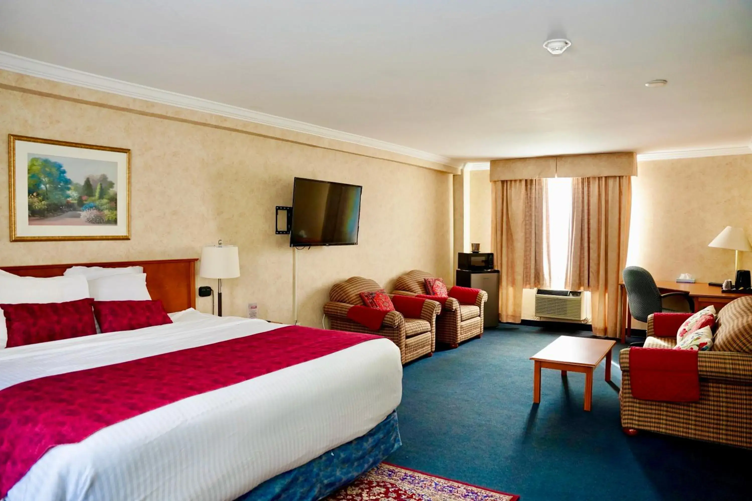 Honeymoon Suite with Spa Bath in The Glengate Hotel & Suites Honeymoon Suite with Spa Bath in The Glengate Hotel & Suites