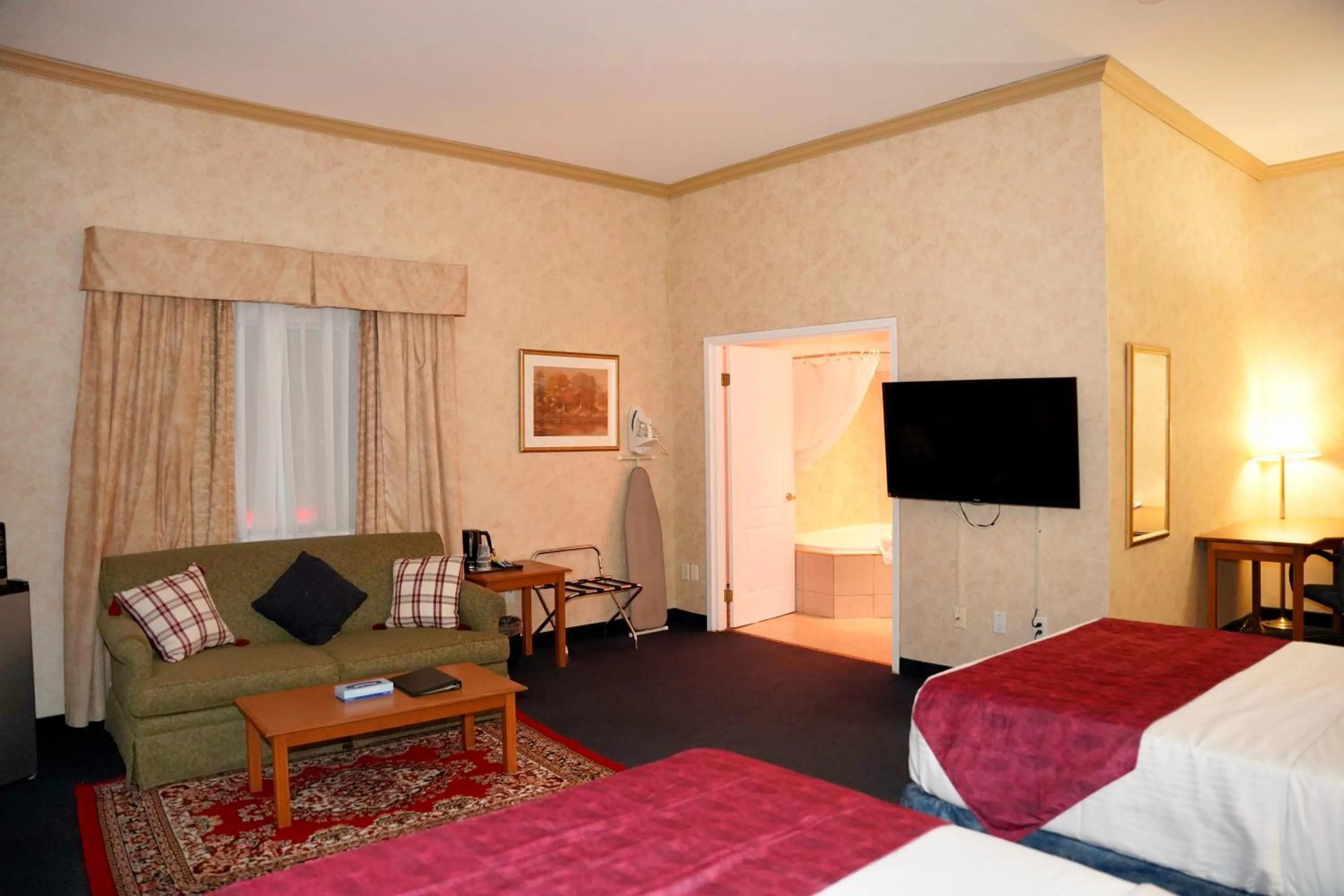 Photo of the whole room, Bed in The Glengate Hotel & Suites