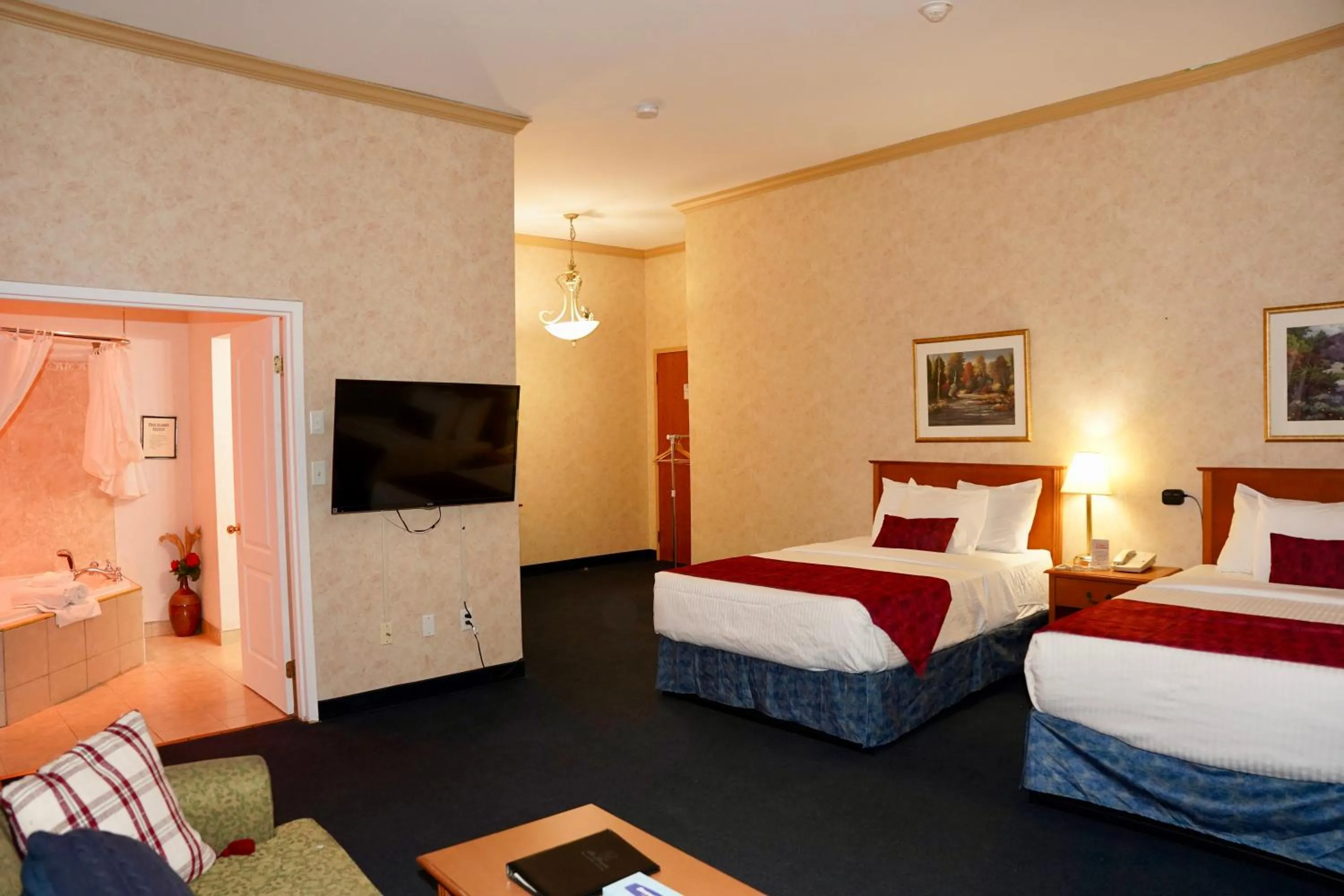 Photo of the whole room, Bed in The Glengate Hotel & Suites