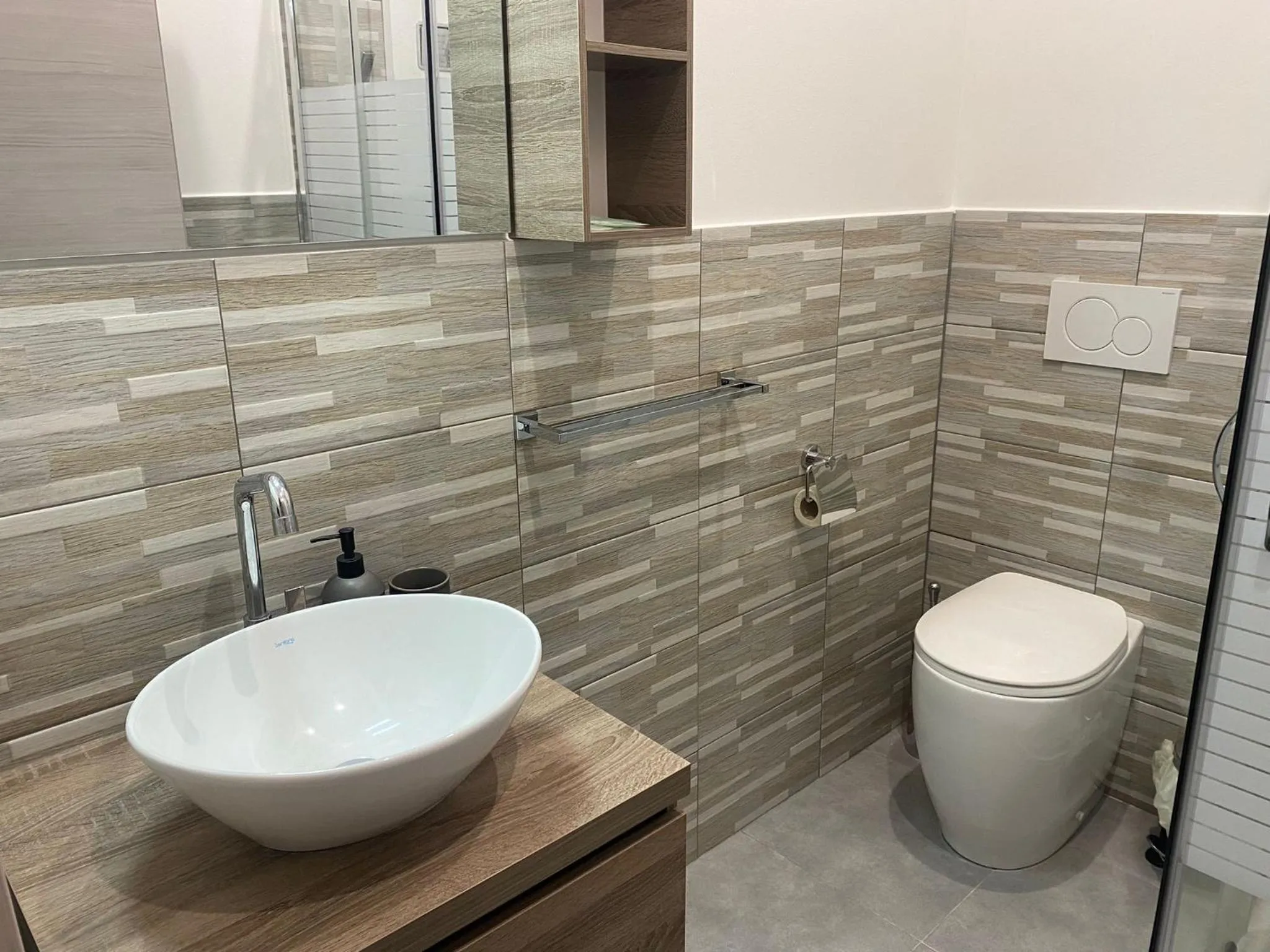 Shower in B&B I miti dell Etna Catania Centro vicino il Duomo