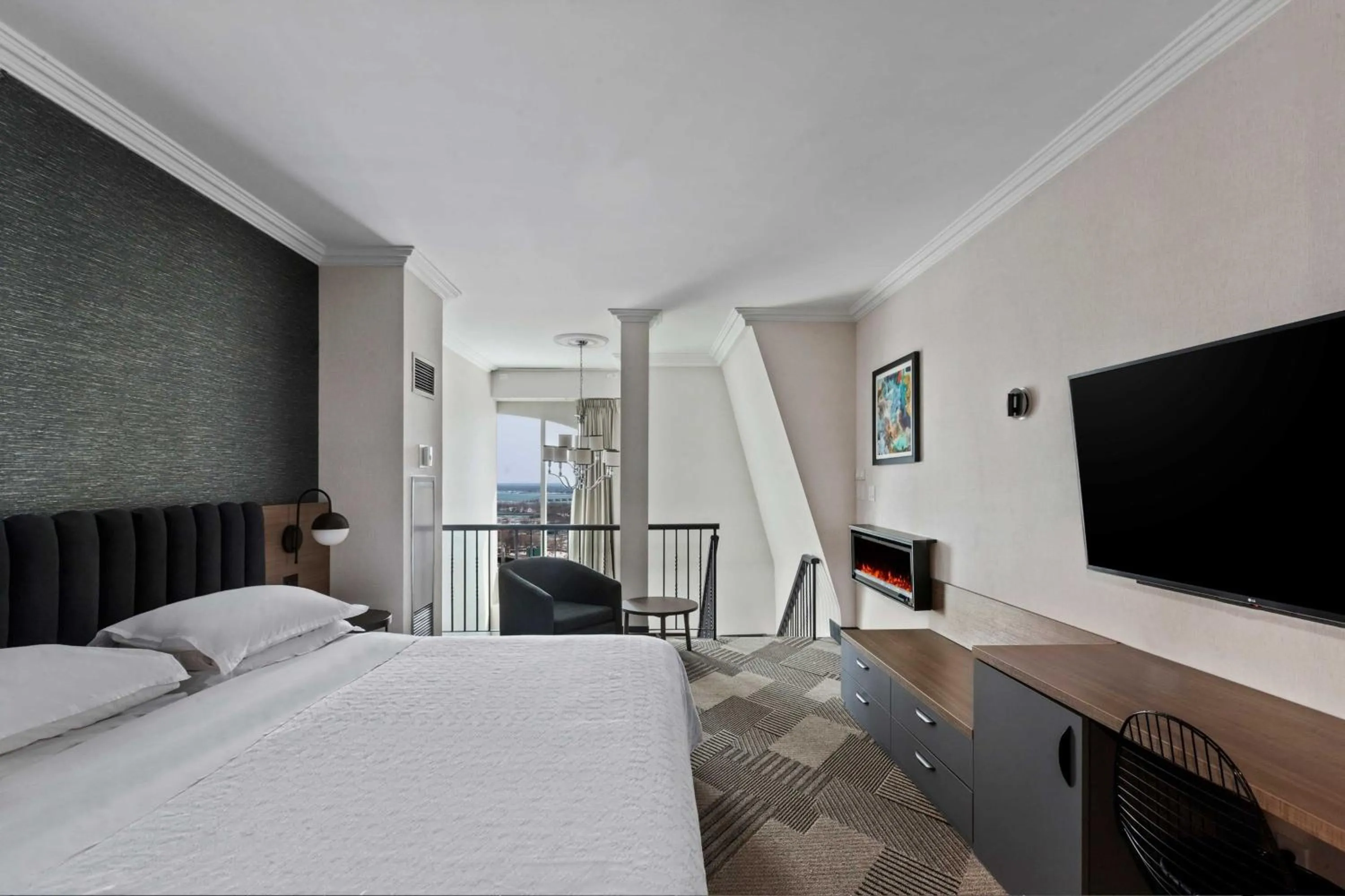 Bedroom, Bed in Sheraton Fallsview Hotel