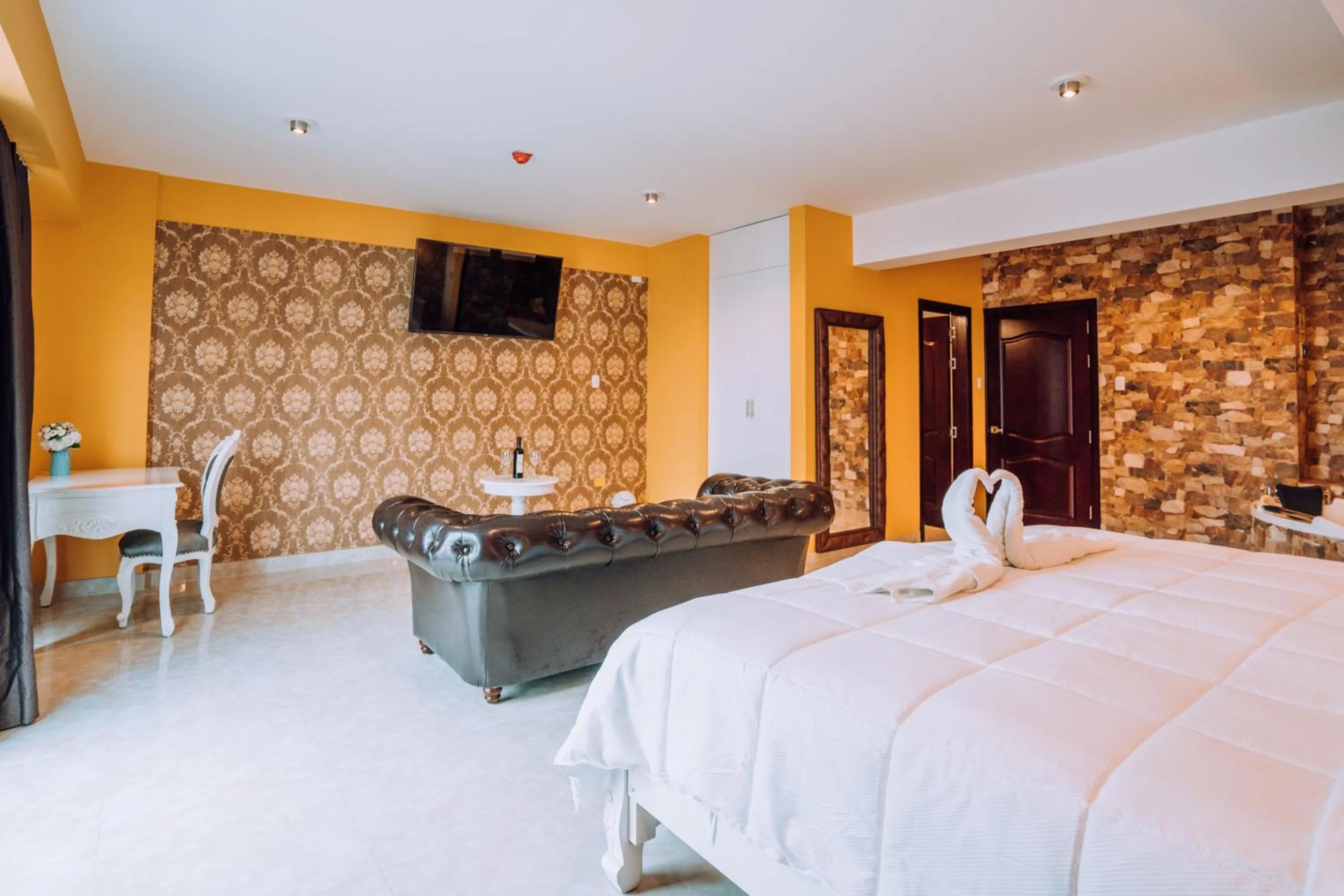 Bed in Lima Central Design Hotel Spa & Club