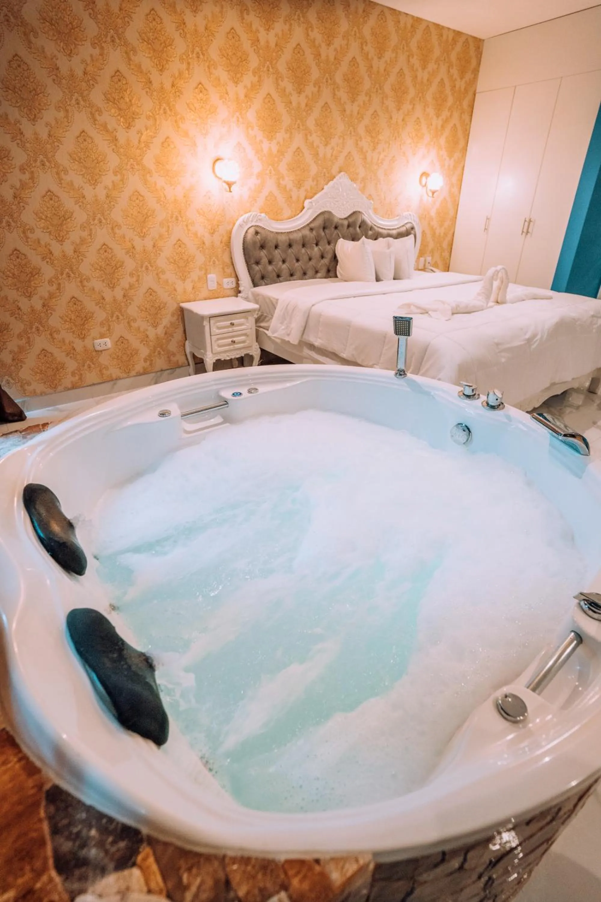 Bed in Lima Central Design Hotel Spa & Club