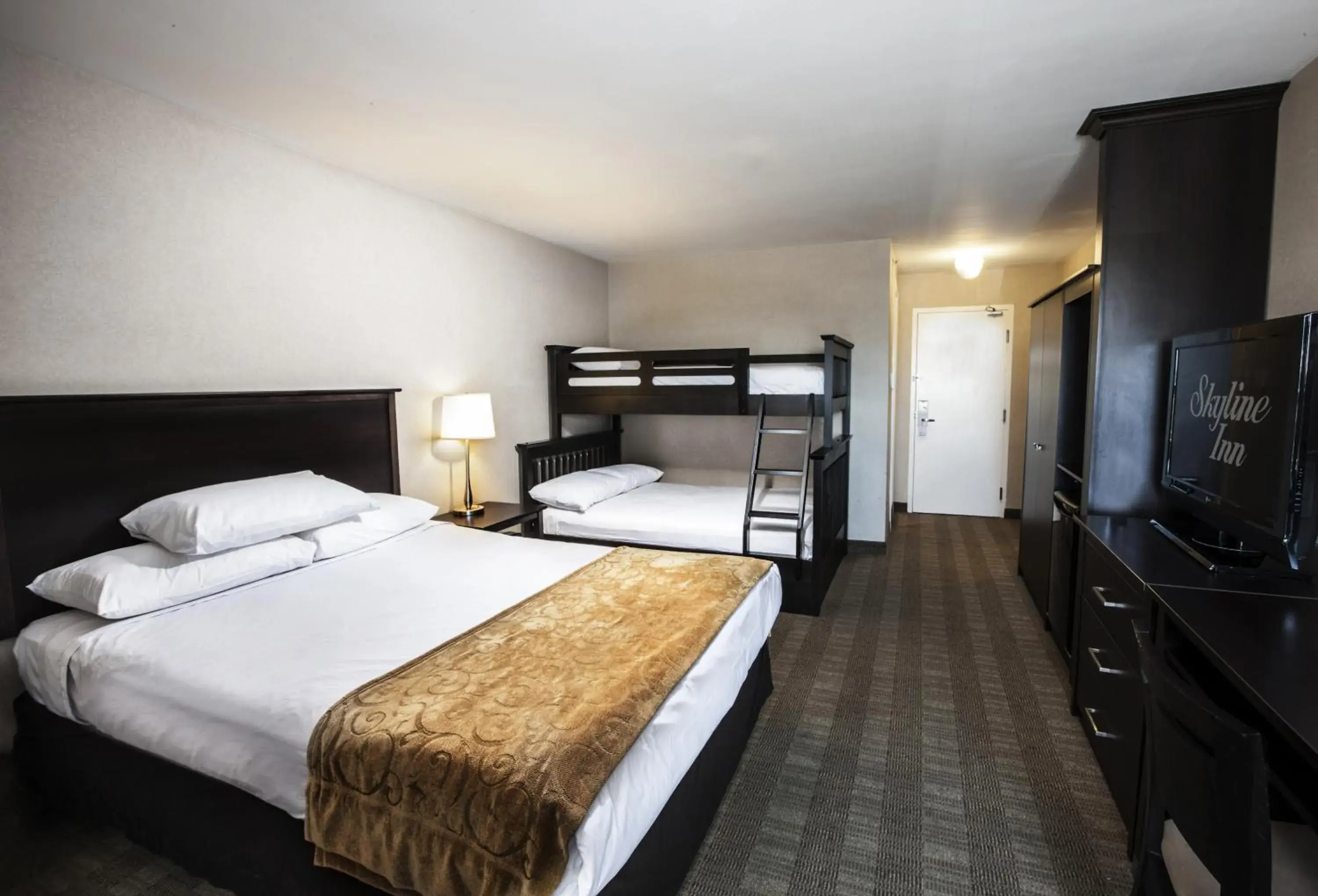 Bunk Bed Studio One Queen - Room Only in Skyline Hotel & Waterpark Bunk Bed Studio One Queen - Room Only in Skyline Hotel & Waterpark