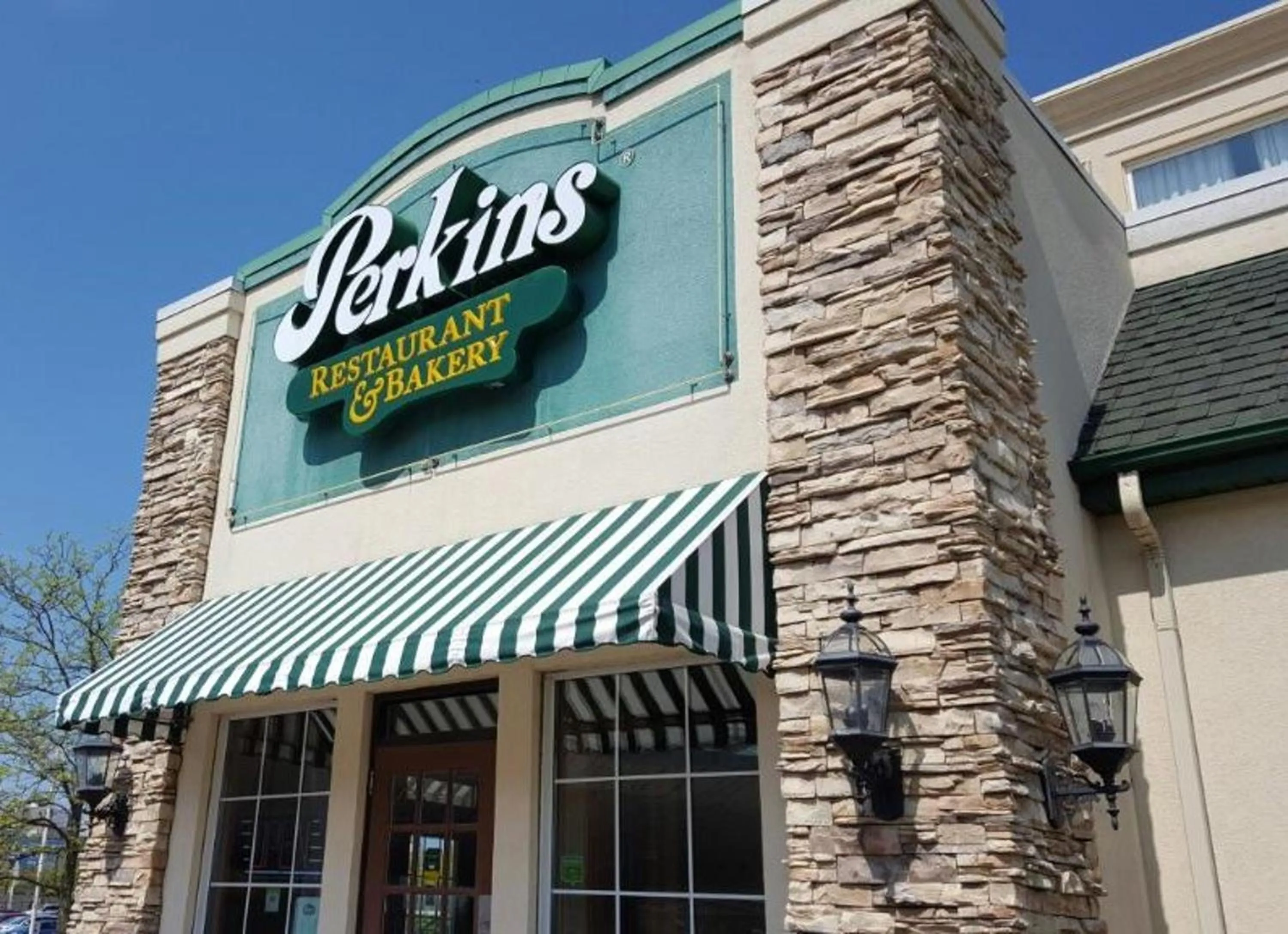 Restaurant/places to eat in Skyline Hotel & Waterpark