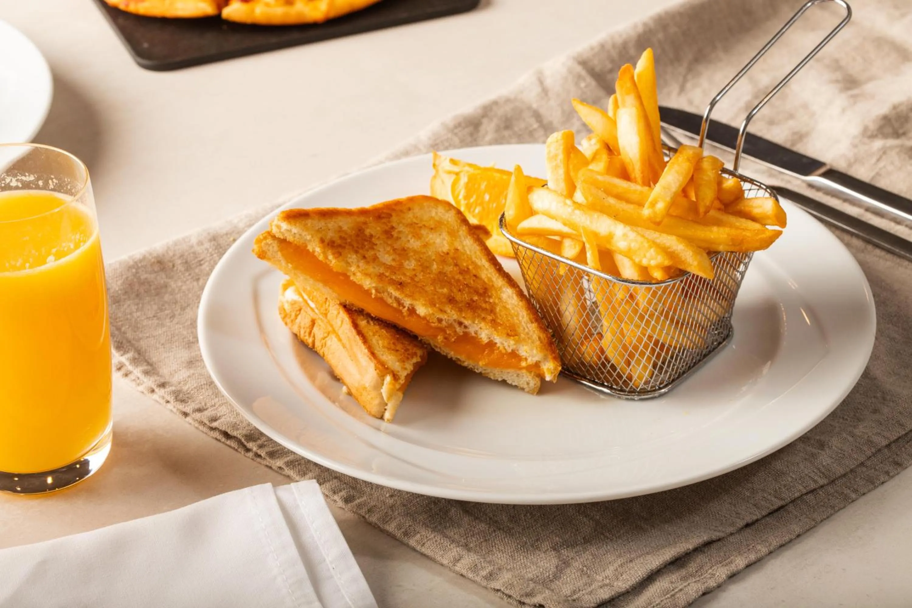 Food and drinks in Sheraton Parkway Toronto North Hotel & Suites