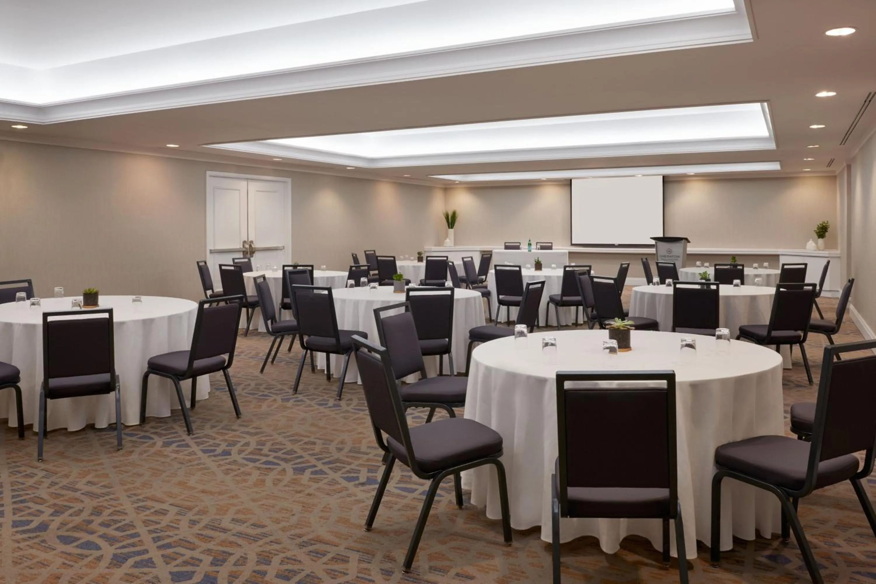 Meeting/conference room in Sheraton Parkway Toronto North Hotel & Suites