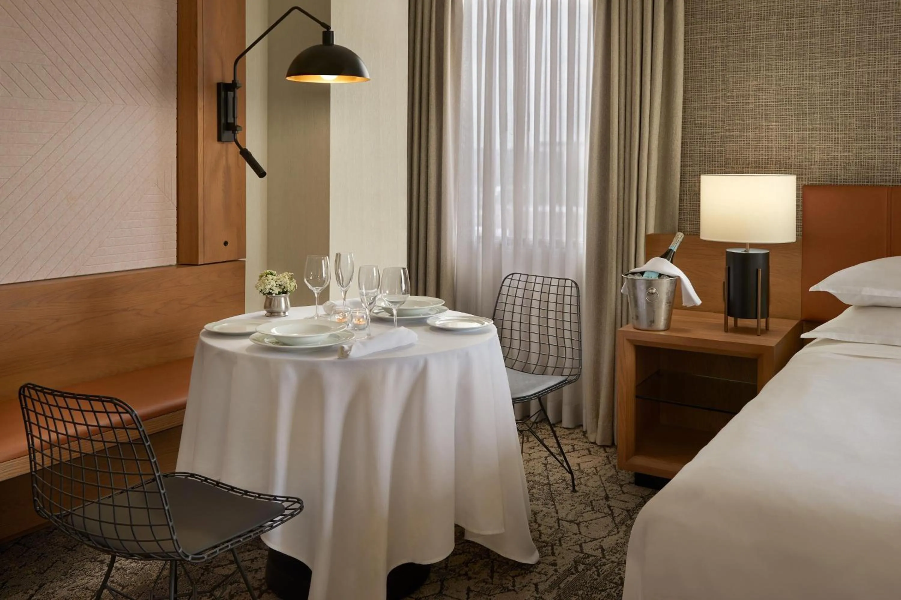 Photo of the whole room, Bed in Sheraton Parkway Toronto North Hotel & Suites