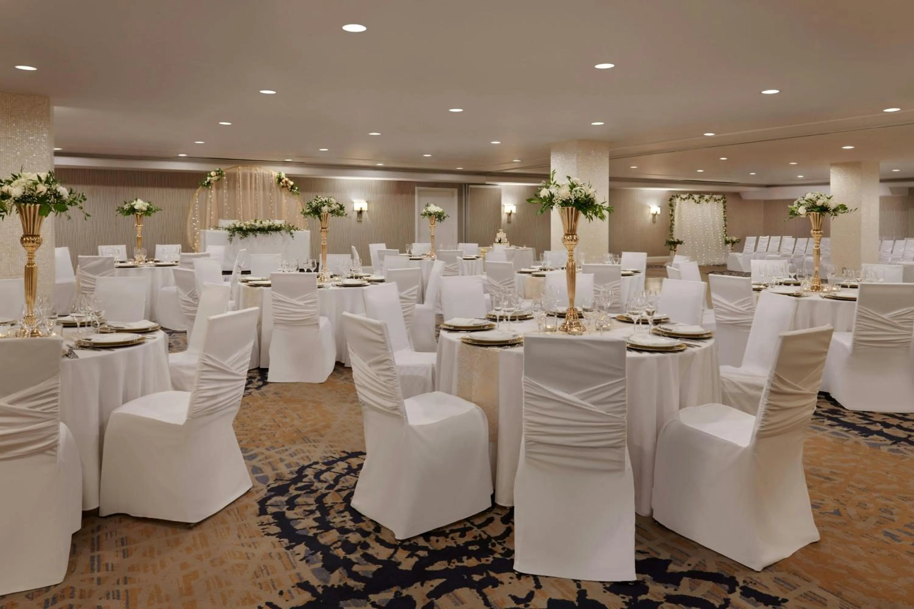 Lobby or reception in Sheraton Parkway Toronto North Hotel & Suites