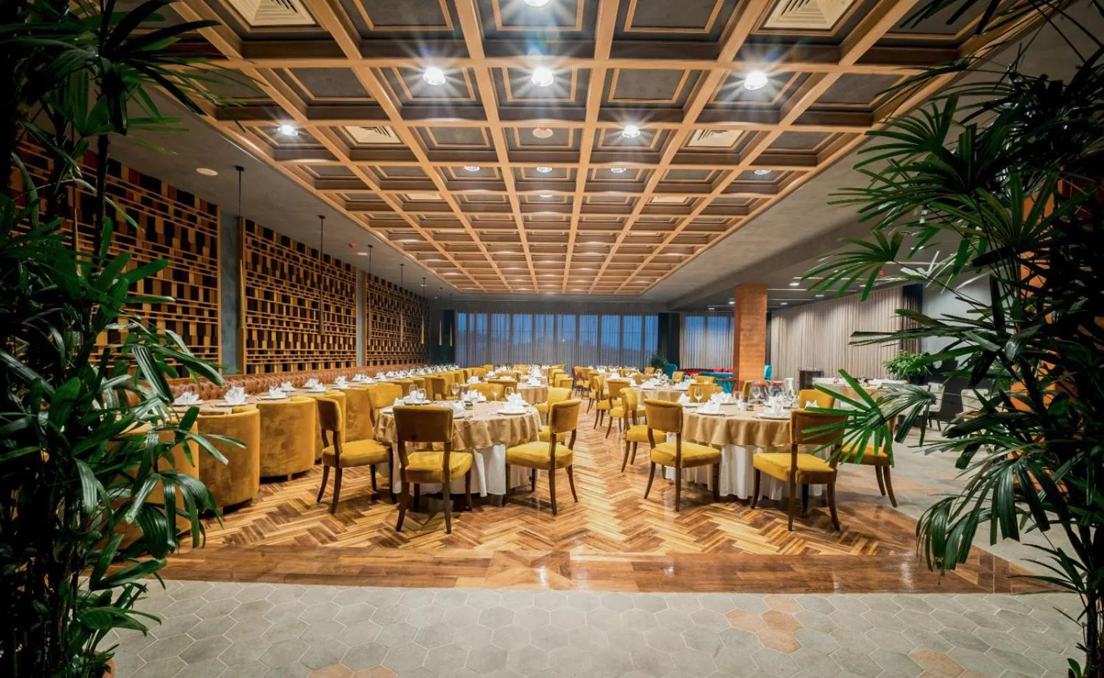 Restaurant/places to eat in Les Ambassadeurs Hotel Casino&Marina