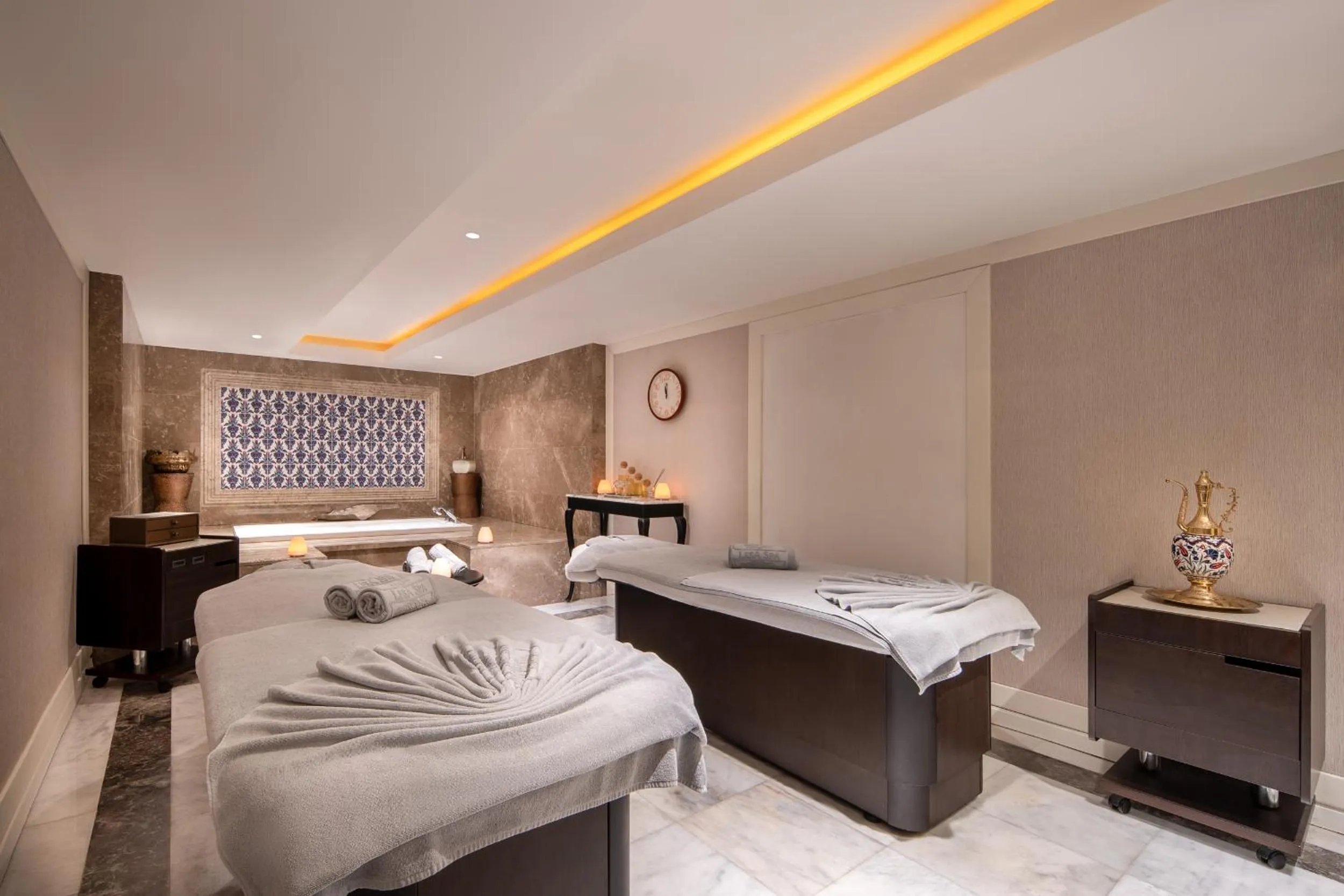Spa and wellness centre/facilities, Bed in Les Ambassadeurs Hotel Casino&Marina