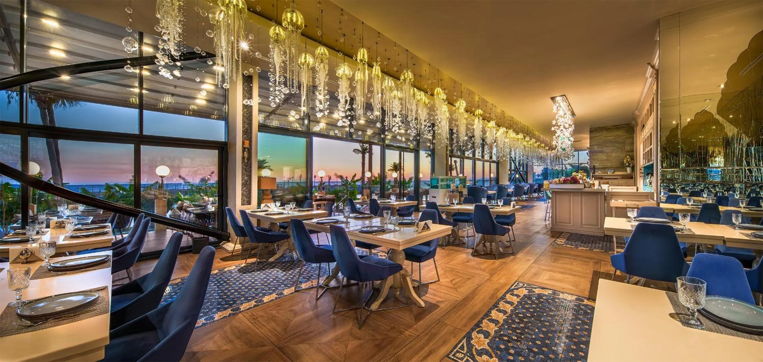 Restaurant/places to eat in Les Ambassadeurs Hotel Casino&Marina