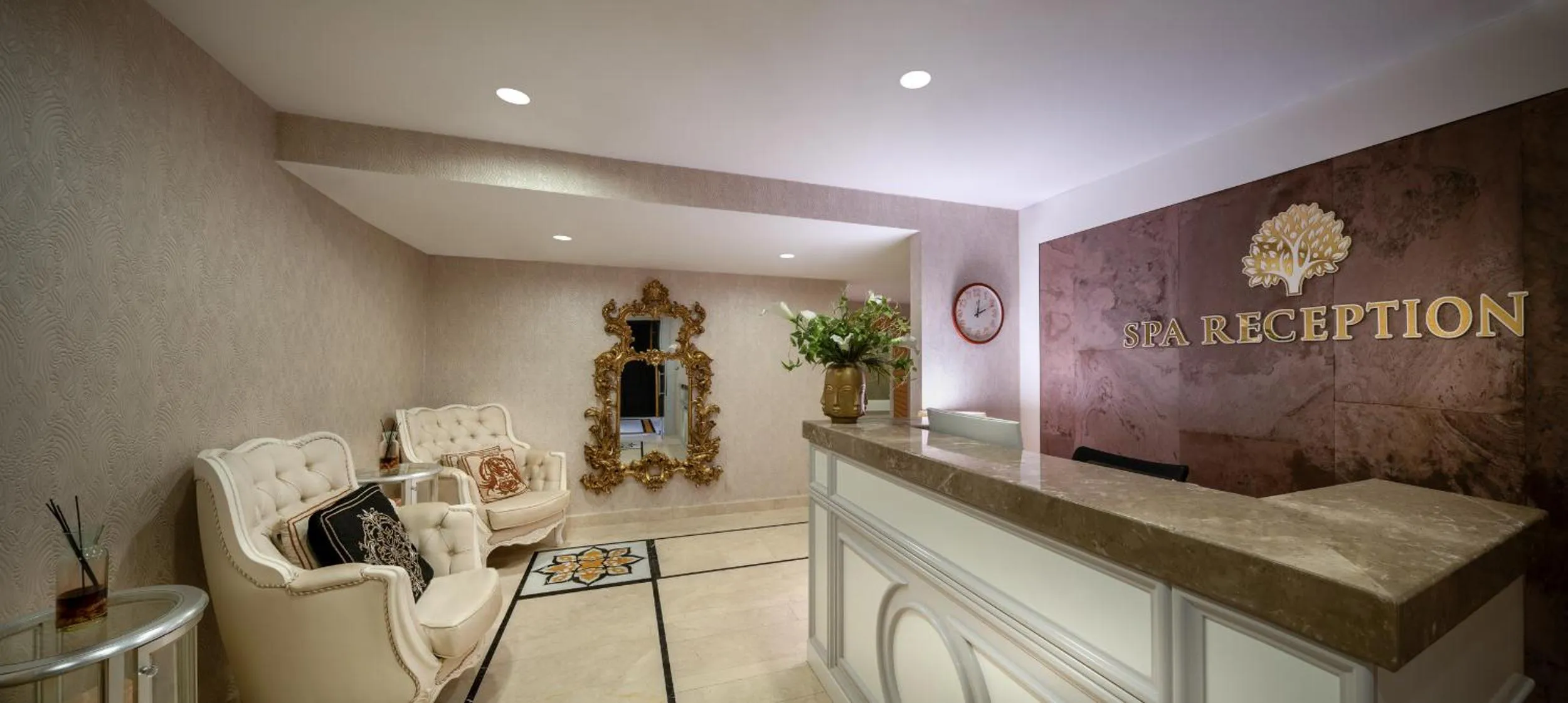 Public Bath in Les Ambassadeurs Hotel Casino&Marina