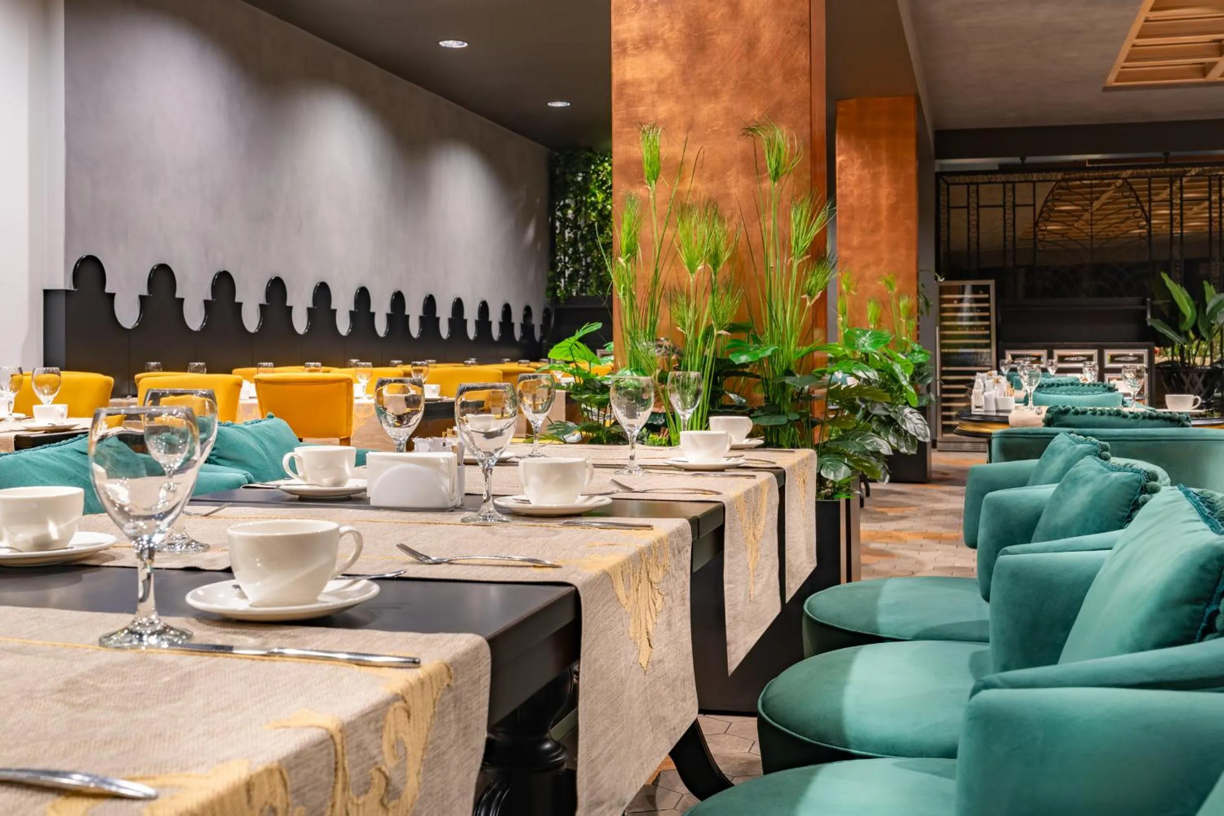 Restaurant/places to eat in Les Ambassadeurs Hotel Casino&Marina