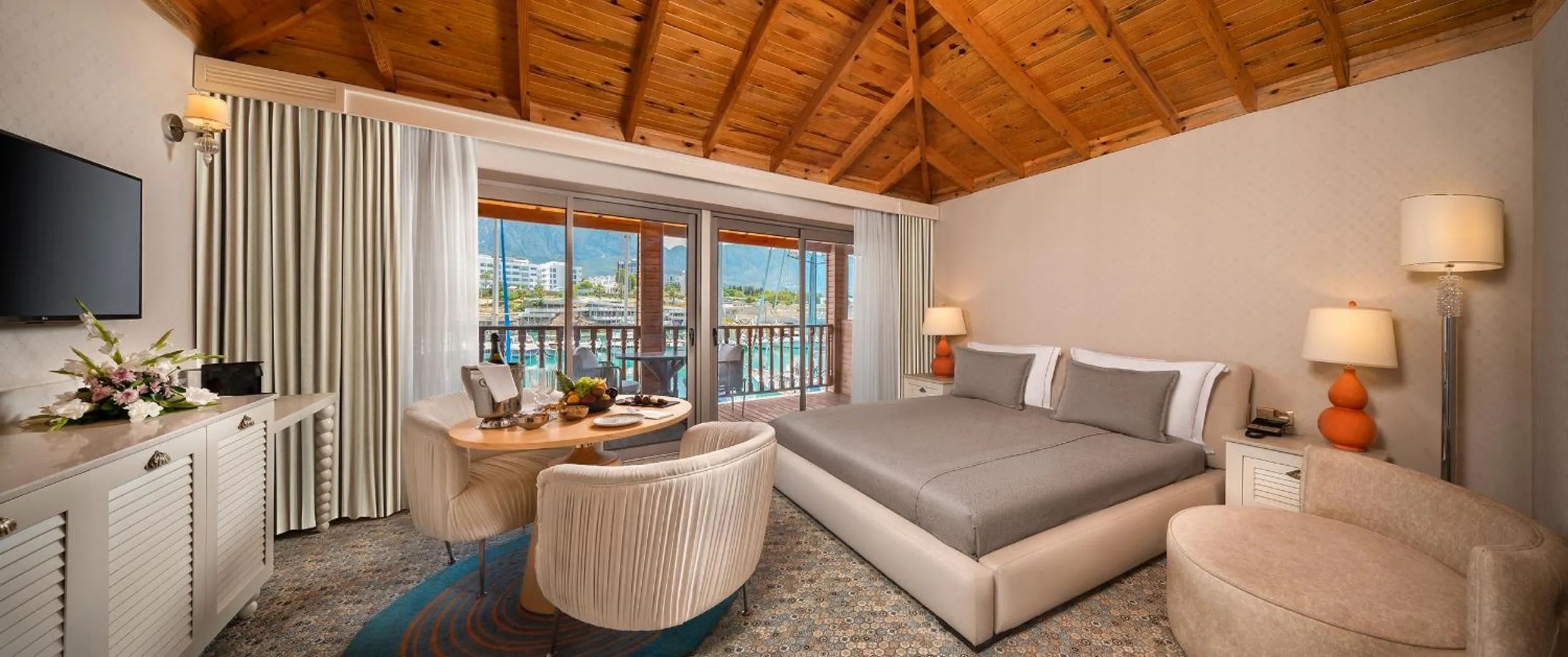 Bedroom, Bed in Les Ambassadeurs Hotel Casino&Marina