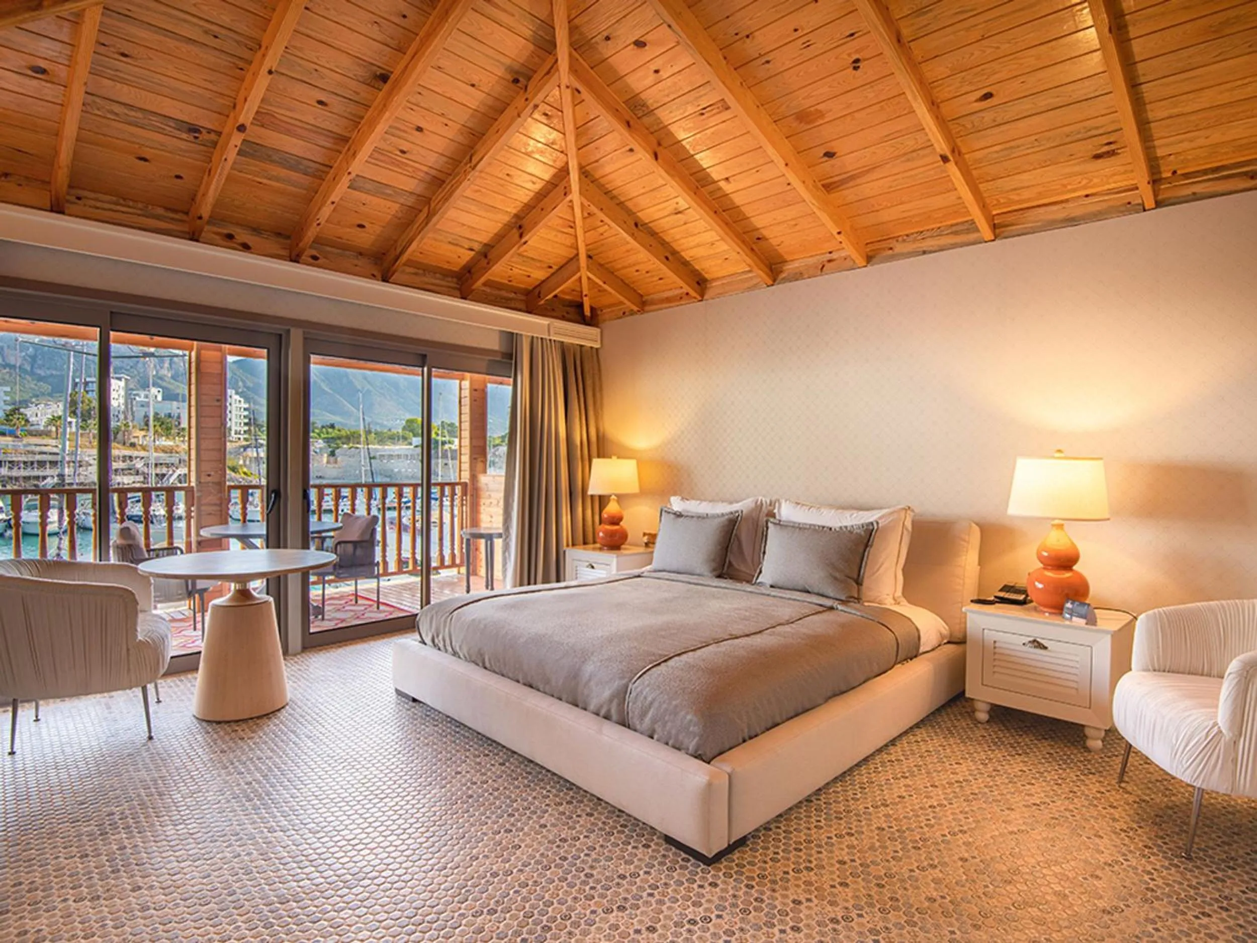 Bed in Les Ambassadeurs Hotel Casino&Marina