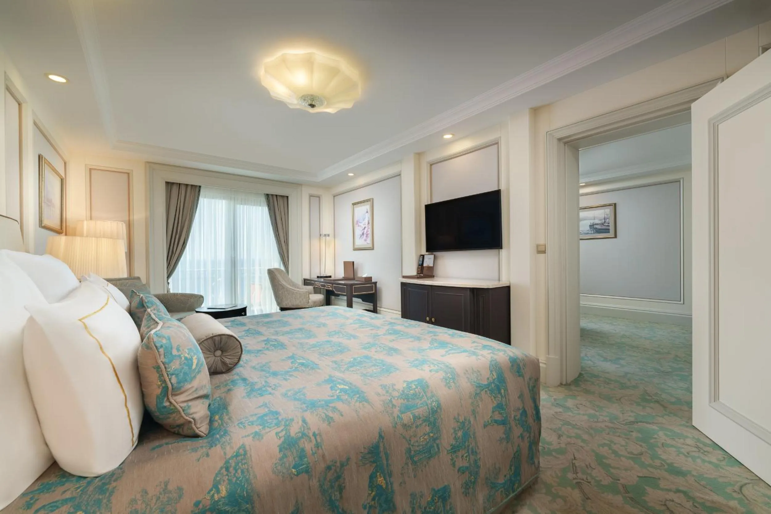 Bedroom, Bed in Les Ambassadeurs Hotel Casino&Marina