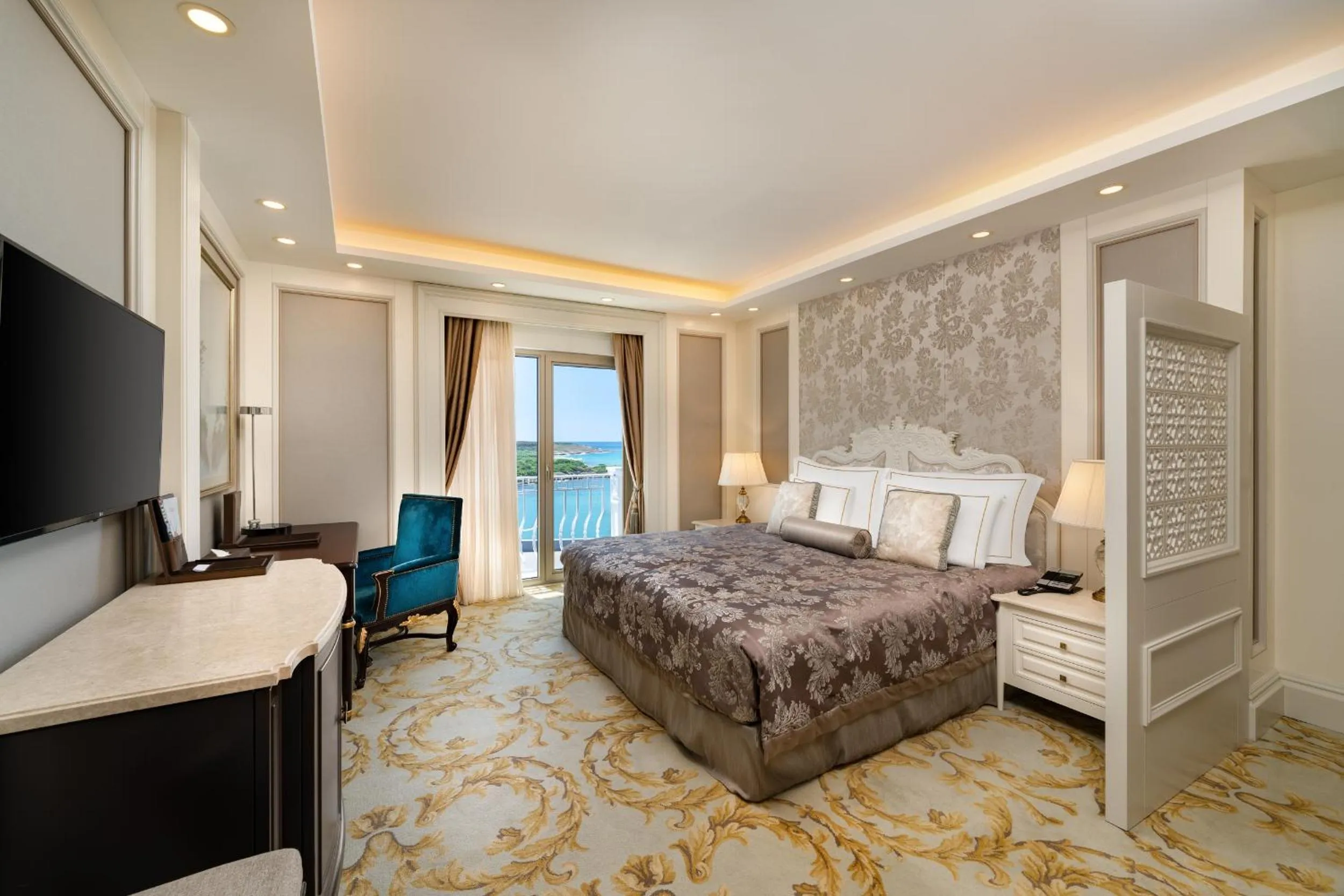 Photo of the whole room, Bed in Les Ambassadeurs Hotel Casino&Marina