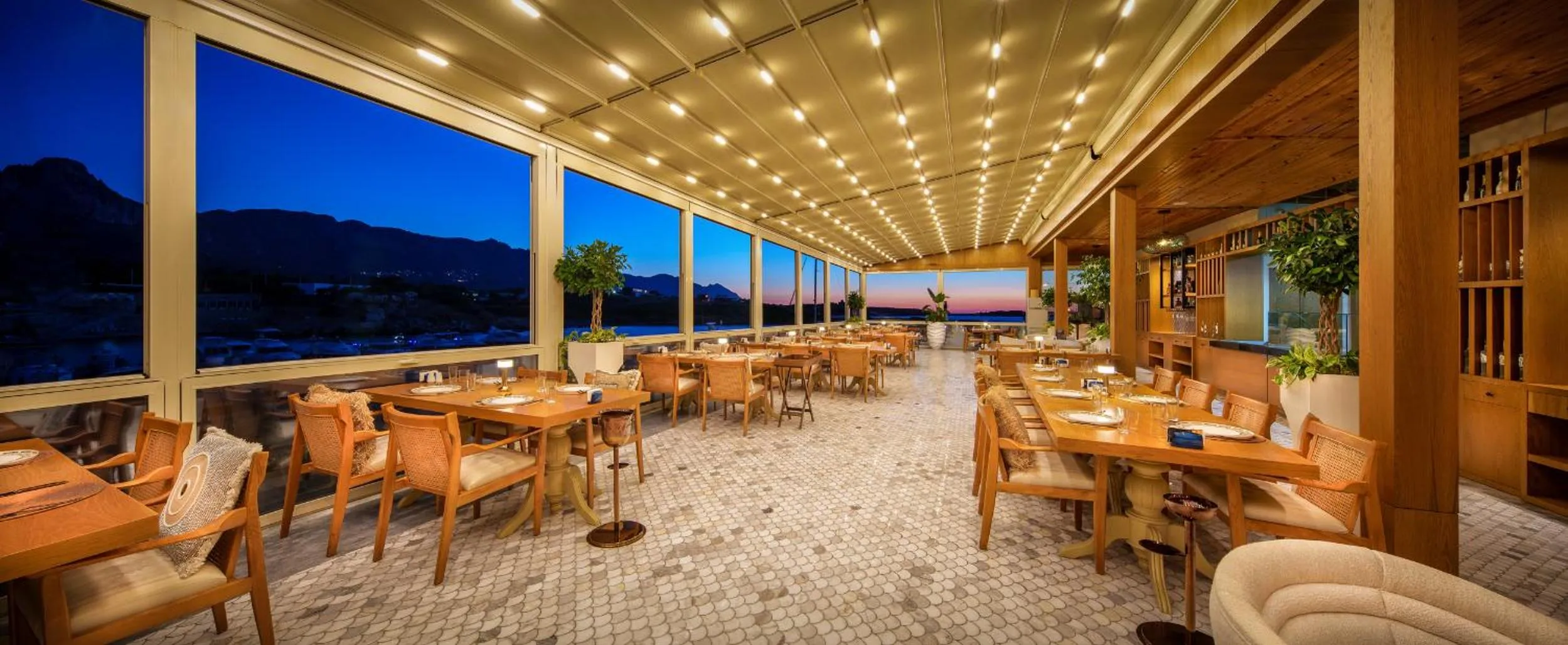 Restaurant/places to eat in Les Ambassadeurs Hotel Casino&Marina