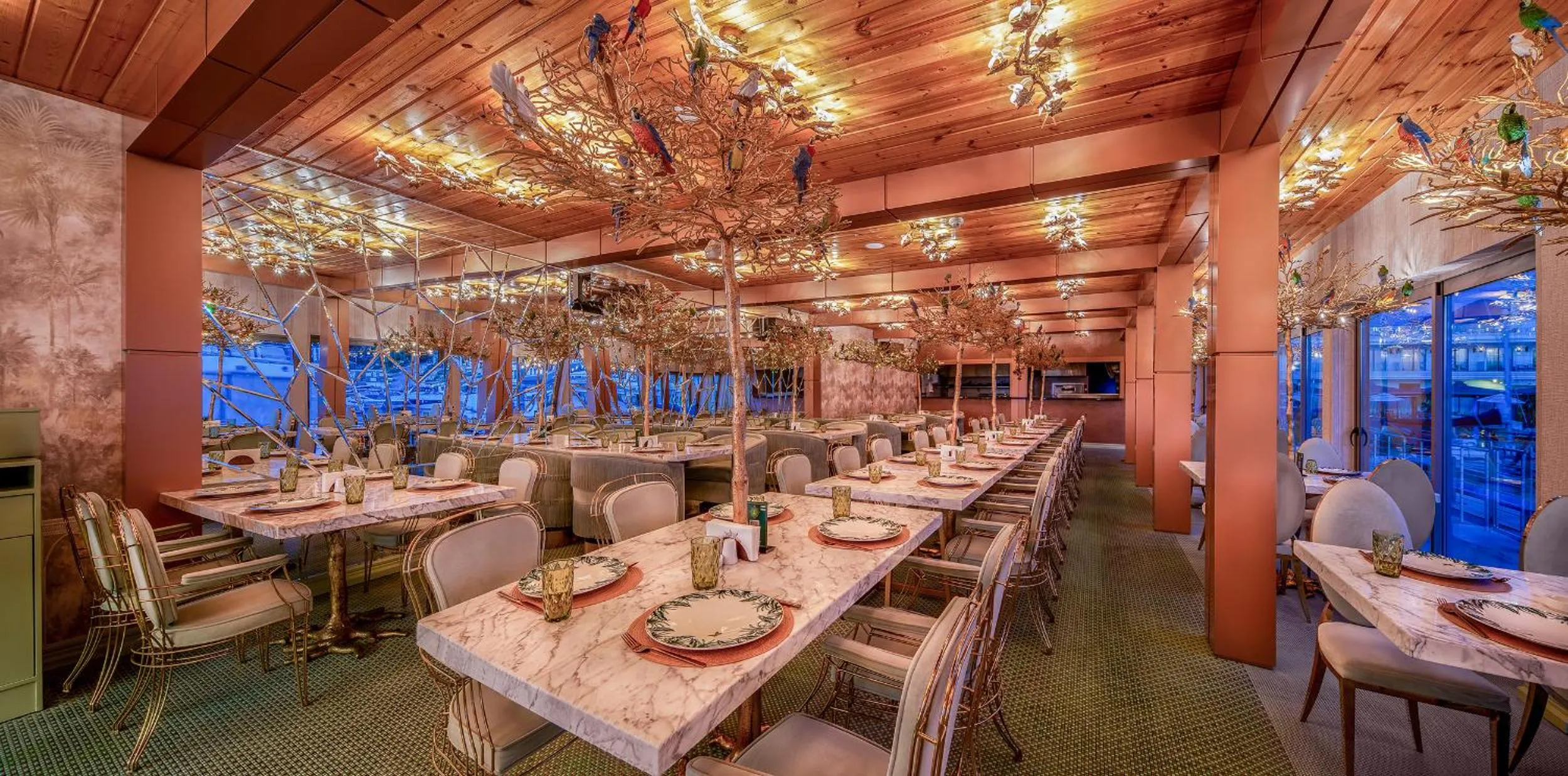 Restaurant/places to eat in Les Ambassadeurs Hotel Casino&Marina