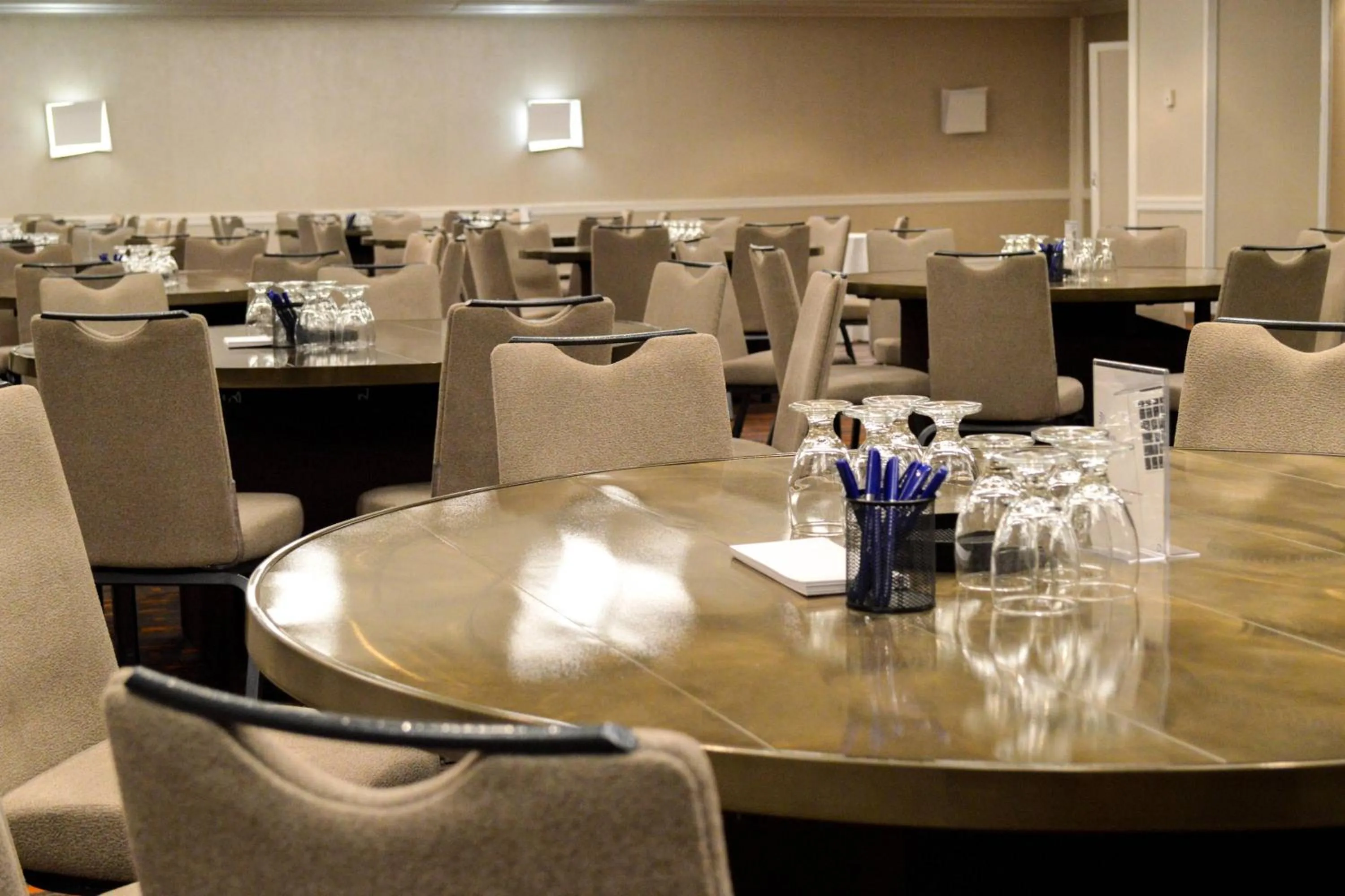 Meeting/conference room in Delta Hotels by Marriott Montreal