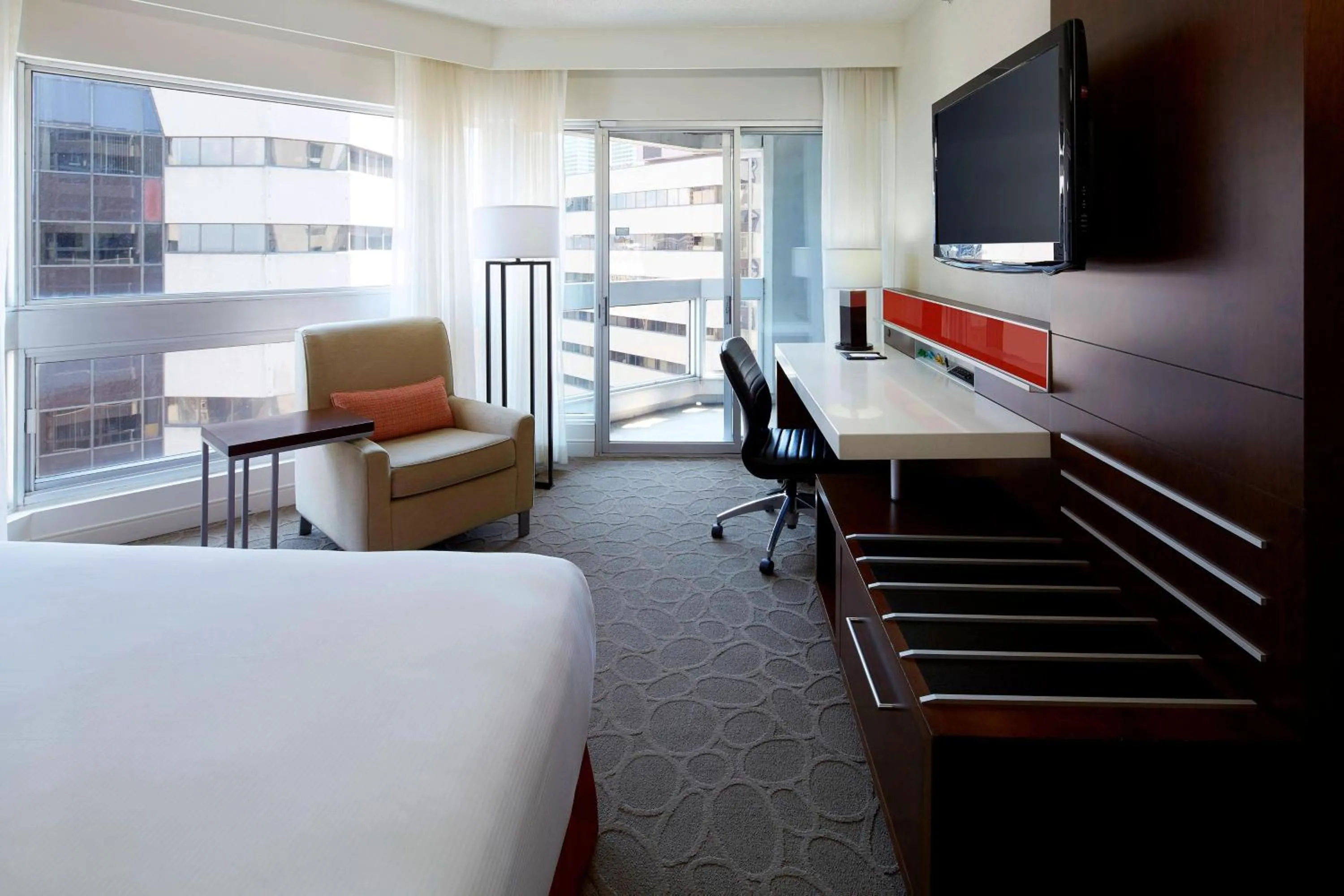 Photo of the whole room, Bed in Delta Hotels by Marriott Montreal